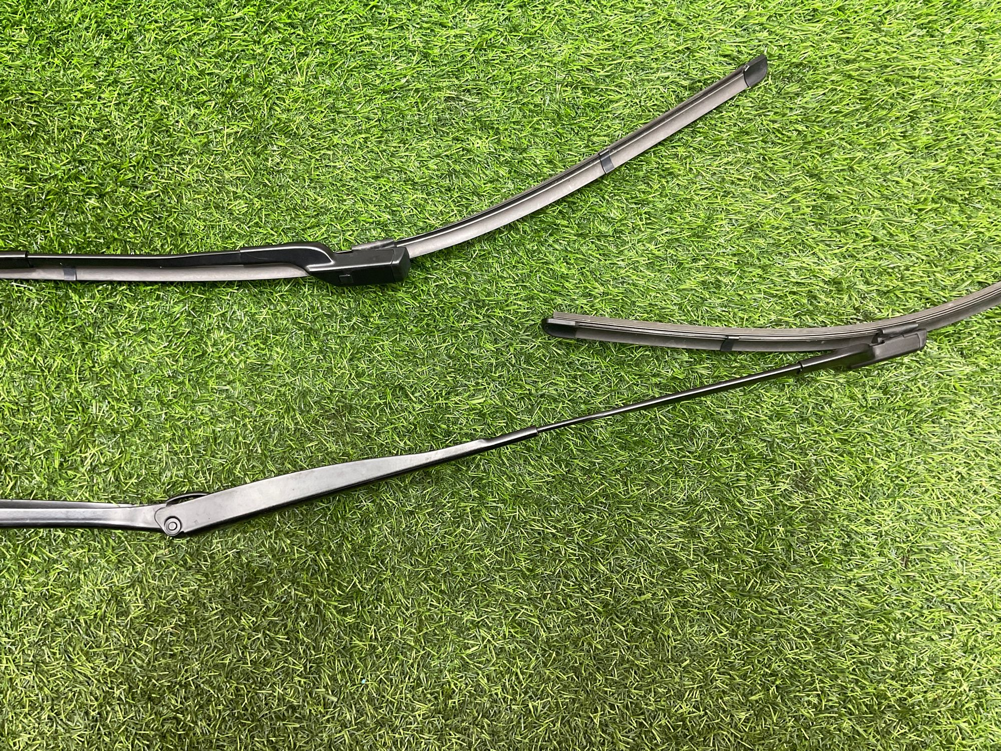 https://ycs.partsauto.market/partsauto-images/thmbs/userImages/h353NjtZg3VDP19b5HMt7LlpbQ93/part/0c38c972-69da-4aa8-9202-dcf1ccbac1f9_1734514275723.jpg
