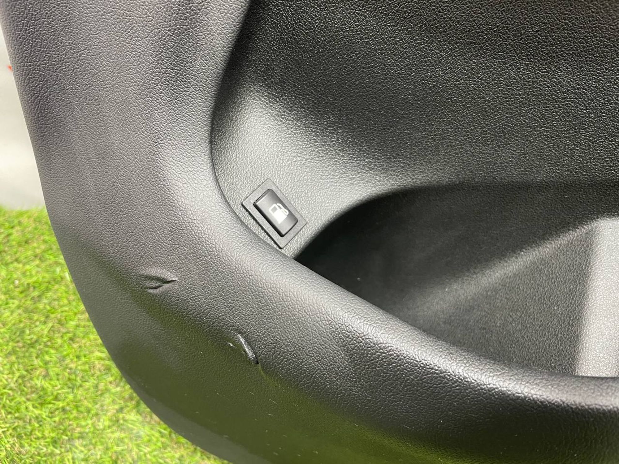 https://ycs.partsauto.market/partsauto-images/thmbs/userImages/h353NjtZg3VDP19b5HMt7LlpbQ93/part/0c49c6dd-b945-435b-9d07-ad8768d648ac_1710842823675.jpg