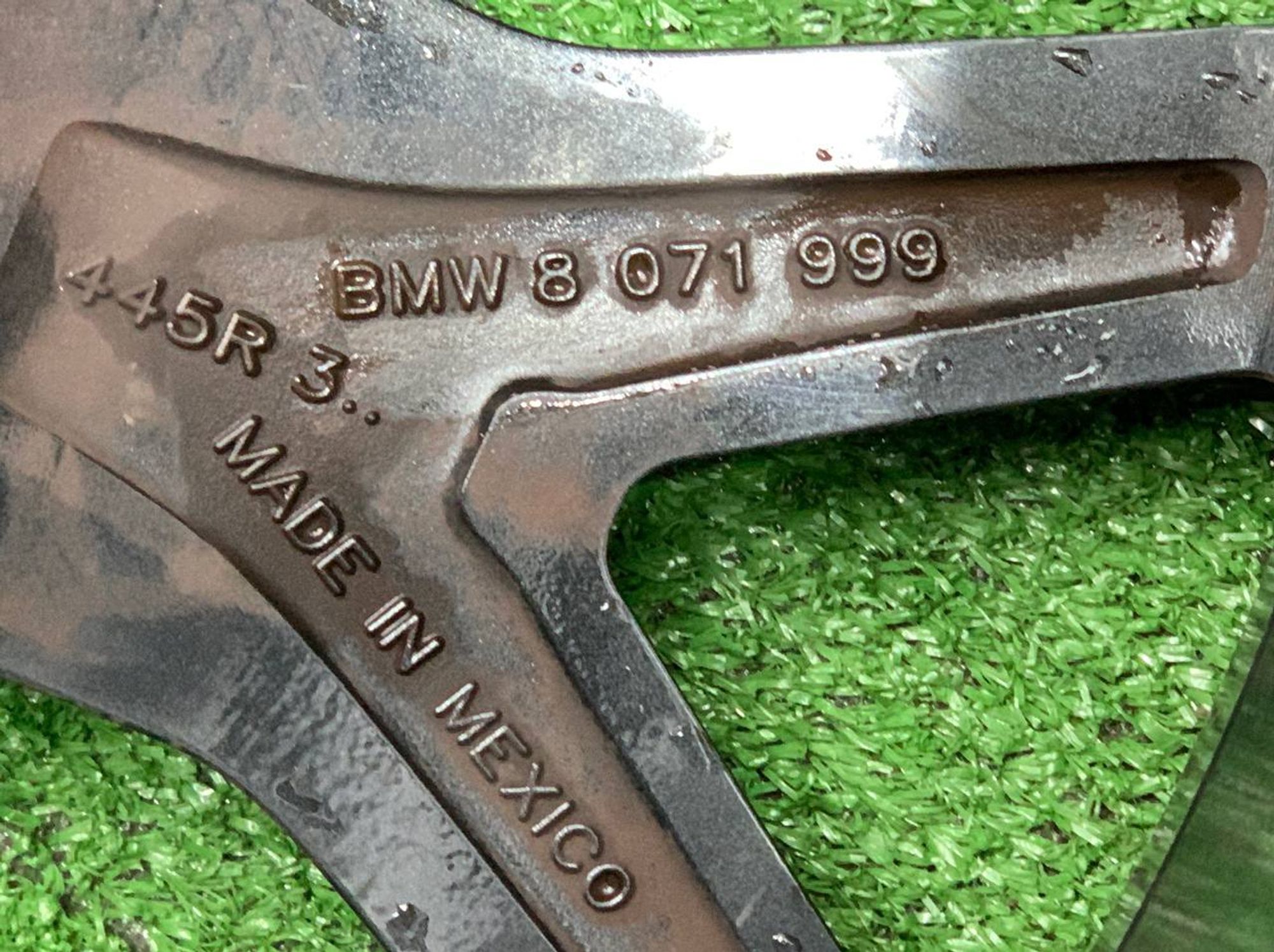 https://ycs.partsauto.market/partsauto-images/thmbs/userImages/h353NjtZg3VDP19b5HMt7LlpbQ93/part/0c9bf152-fbec-4c4e-8341-1812d4426088_1719409620362.jpg