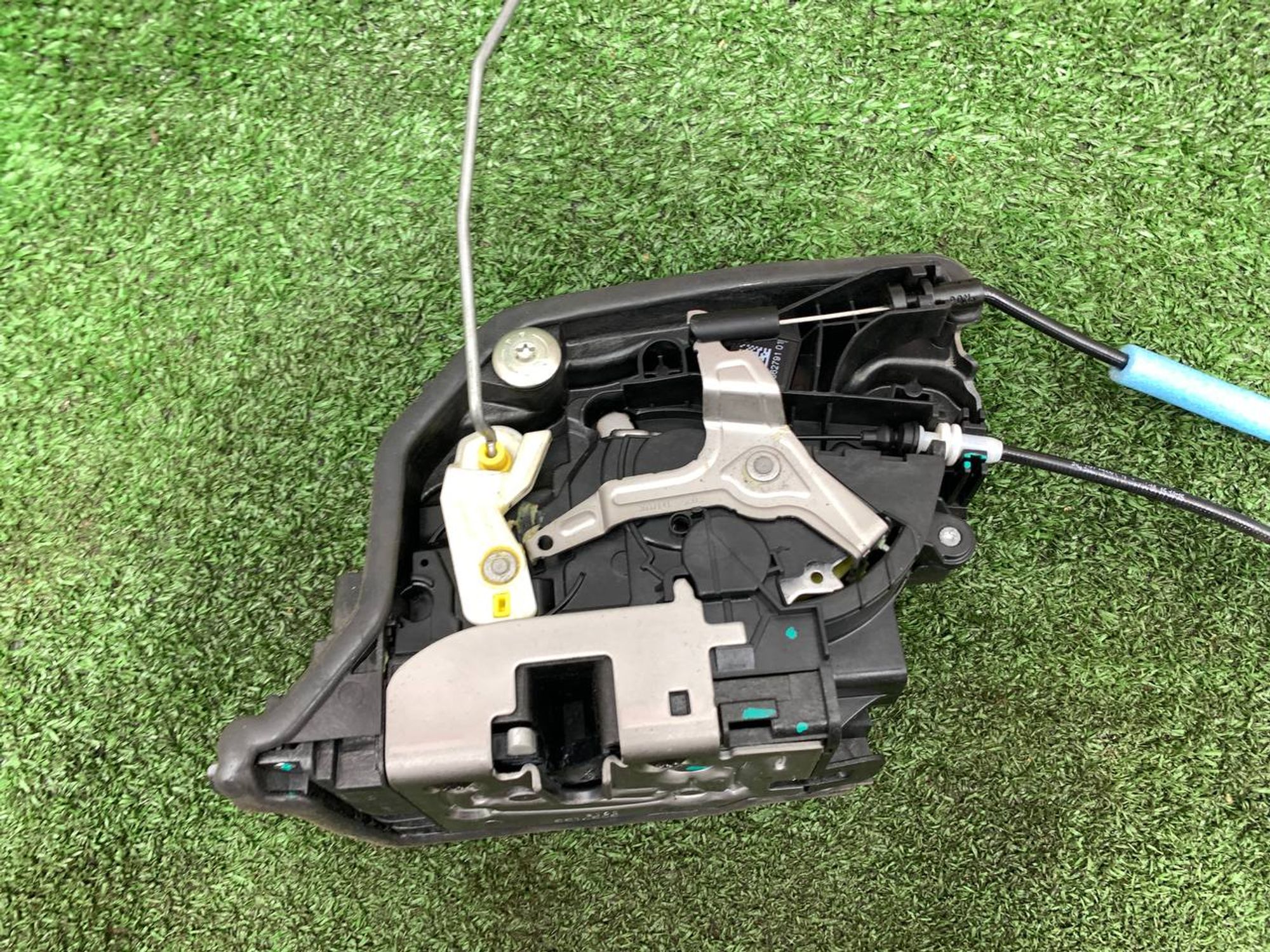 https://ycs.partsauto.market/partsauto-images/thmbs/userImages/h353NjtZg3VDP19b5HMt7LlpbQ93/part/0cb0be2f-8d7b-40ee-9b86-e7a18f56740e_1726847147959.jpg