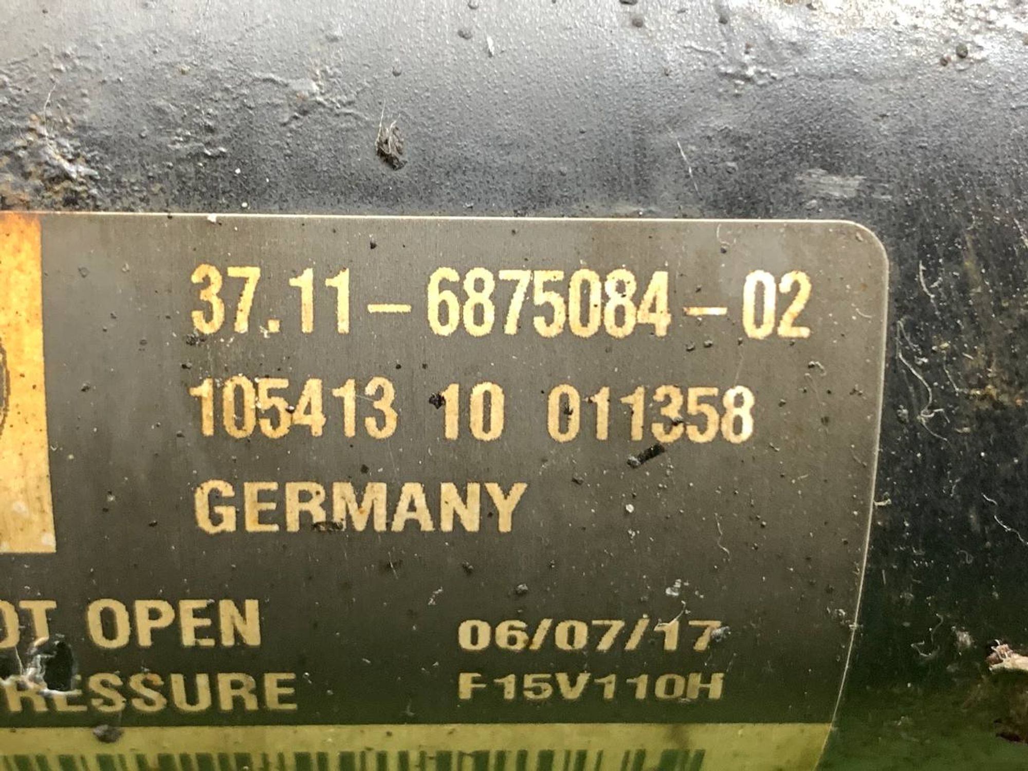 https://ycs.partsauto.market/partsauto-images/thmbs/userImages/h353NjtZg3VDP19b5HMt7LlpbQ93/part/0de0e299-4aa9-469b-b022-4367c70667dd_1709123322025.jpg