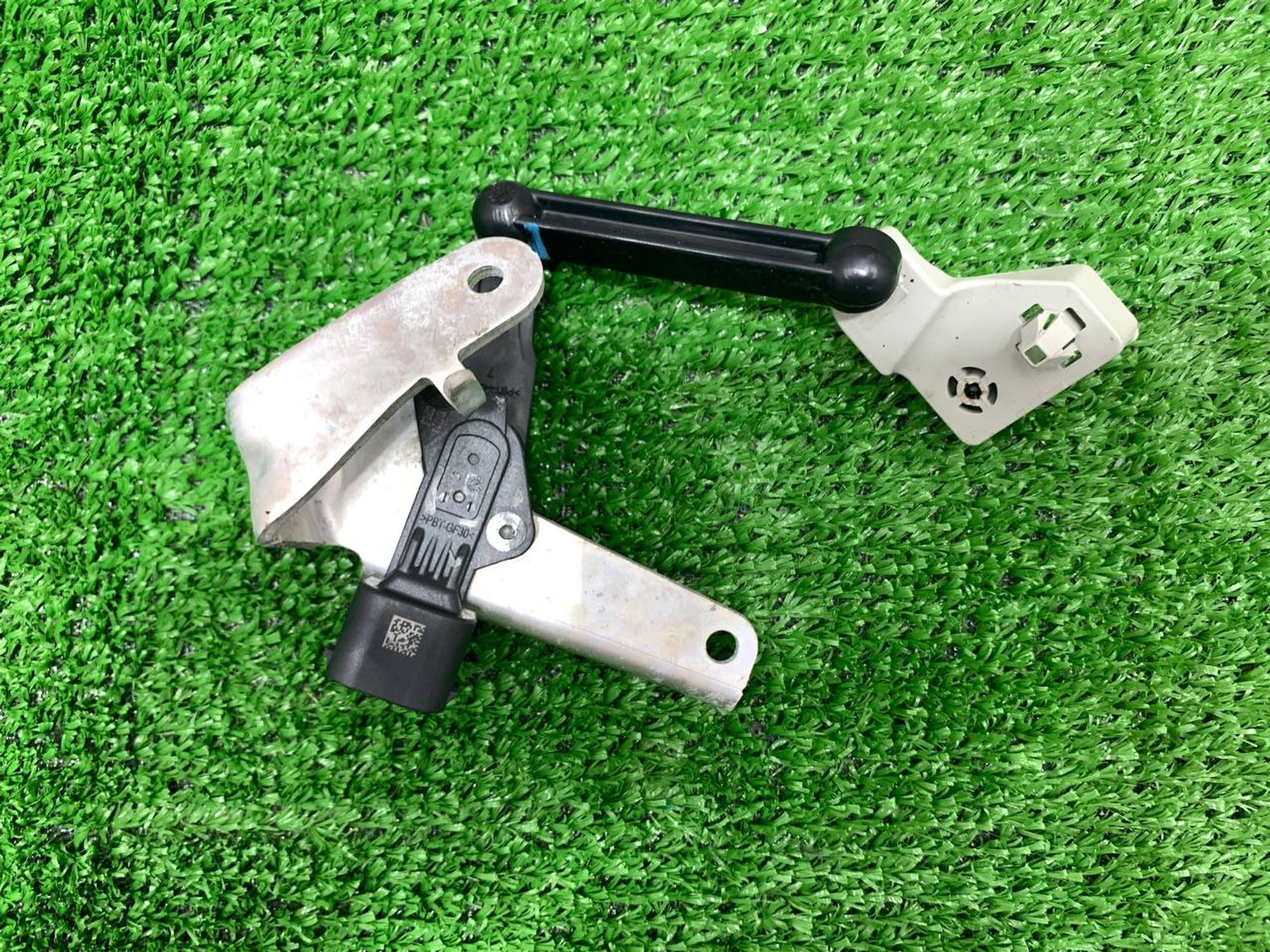 https://ycs.partsauto.market/partsauto-images/thmbs/userImages/h353NjtZg3VDP19b5HMt7LlpbQ93/part/0eba1fc2-36d3-4490-8022-e234404458a6_1718960975455.jpg