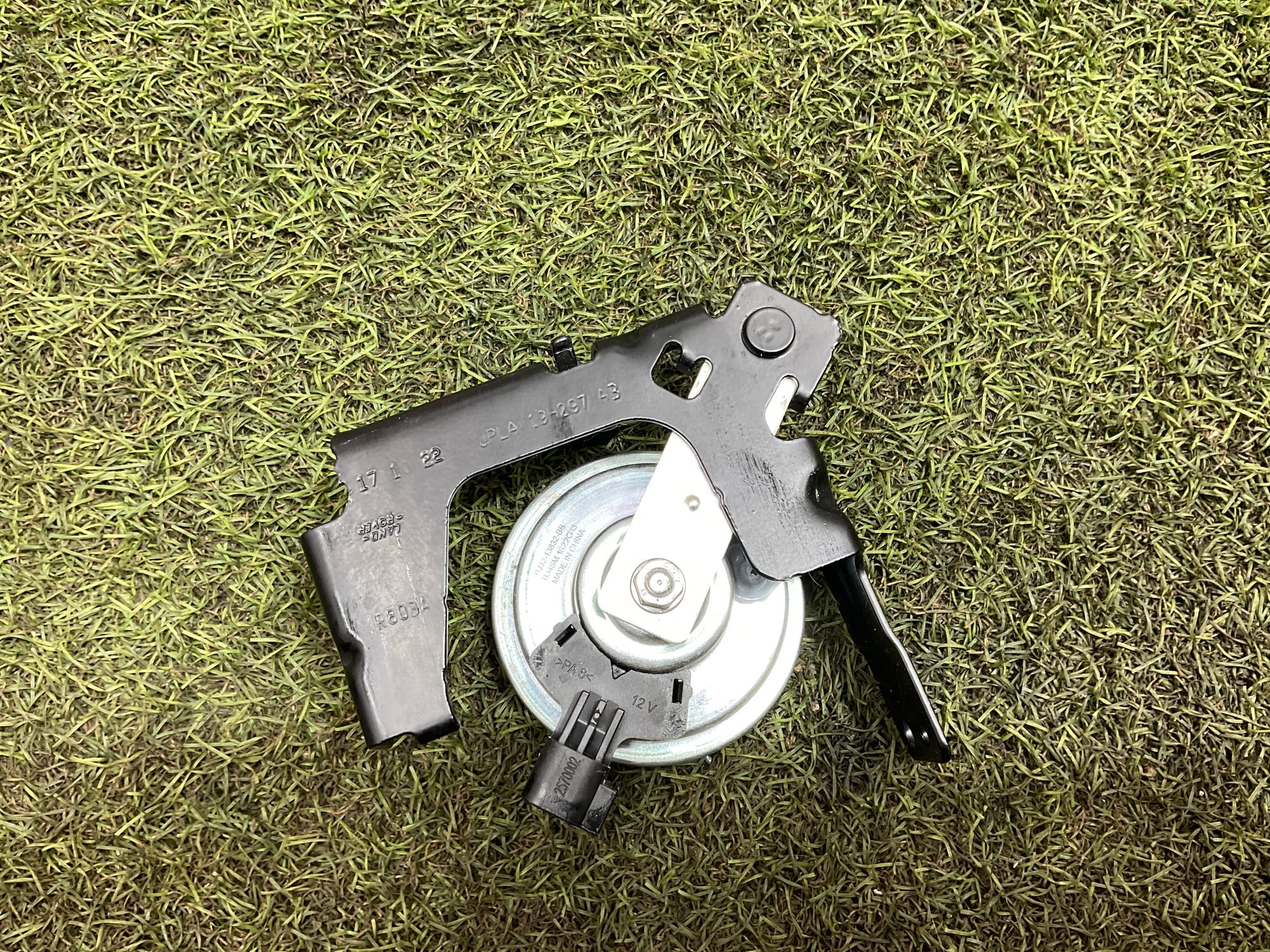 Звуковой сигнал Land Rover Defender II L663 2022, 1000 рублей, Москва