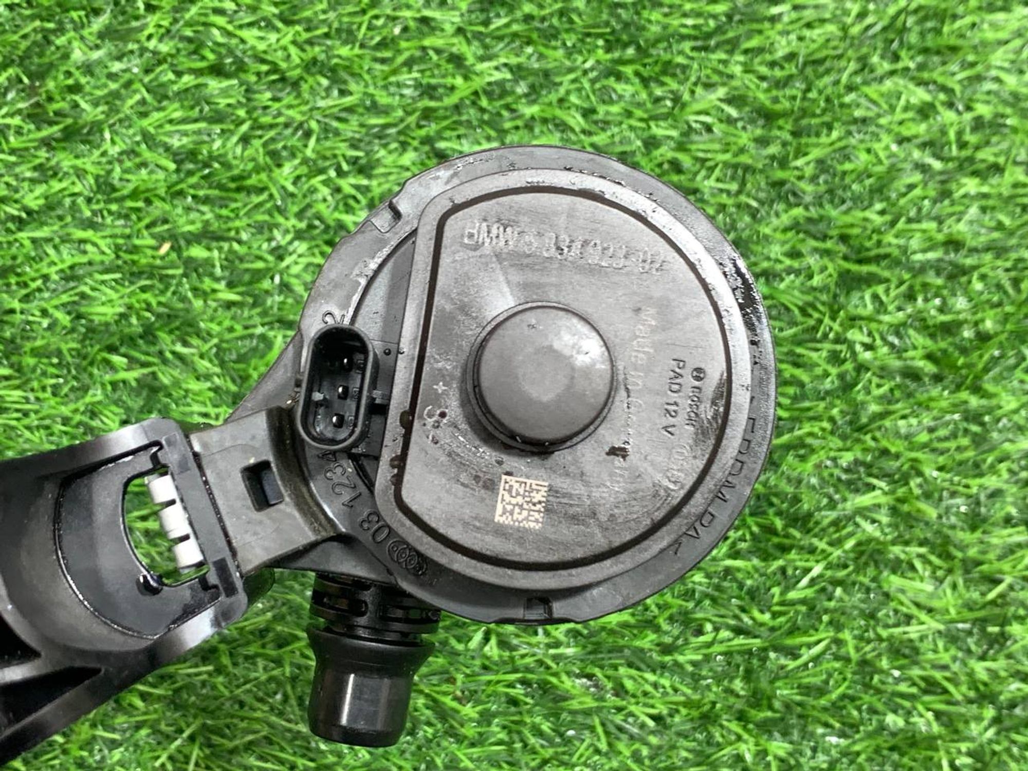 https://ycs.partsauto.market/partsauto-images/thmbs/userImages/h353NjtZg3VDP19b5HMt7LlpbQ93/part/1066400c-205c-4d4d-8889-493b6b942915_1733476995159.jpg