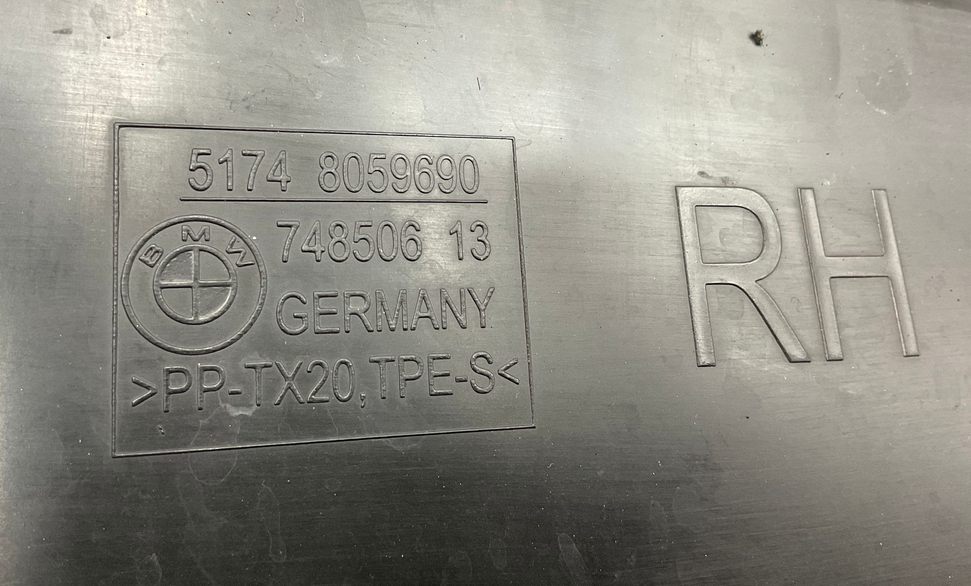 Воздуховод радиатора правый BMW M8 F91/F92/F93 2019, 8000 рублей, Москва