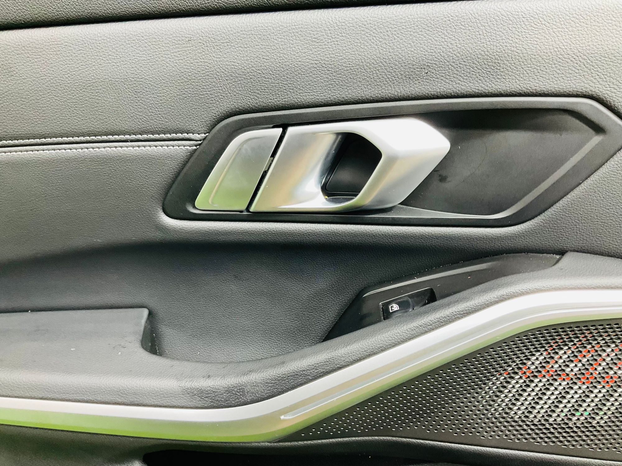 https://ycs.partsauto.market/partsauto-images/thmbs/userImages/h353NjtZg3VDP19b5HMt7LlpbQ93/part/1078930a-8167-4996-b475-ea143bba034e_1781530388870.jpg