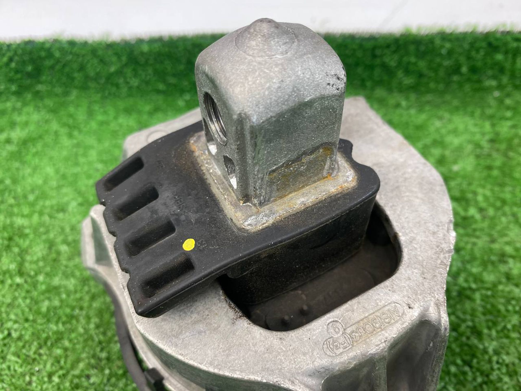 https://ycs.partsauto.market/partsauto-images/thmbs/userImages/h353NjtZg3VDP19b5HMt7LlpbQ93/part/119e4349-0e6a-49bd-b53f-f4bc1b0f7ebd_1746714453766.jpg