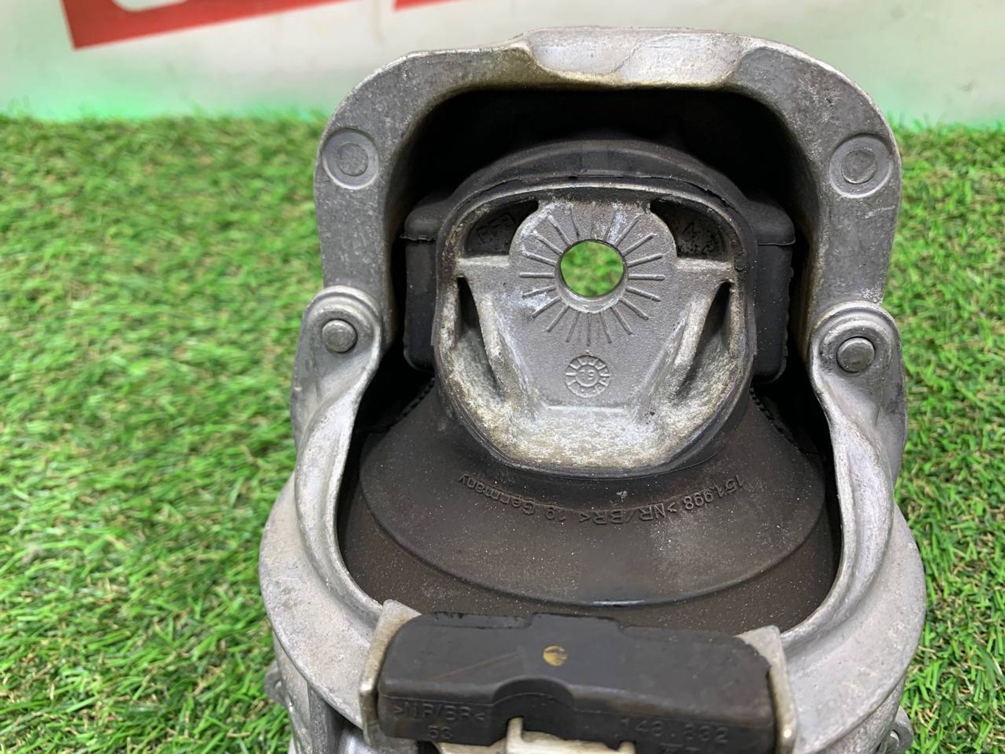https://ycs.partsauto.market/partsauto-images/thmbs/userImages/h353NjtZg3VDP19b5HMt7LlpbQ93/part/11ab003a-6270-4c40-b83a-f4825806f25b_1716196477941.jpg