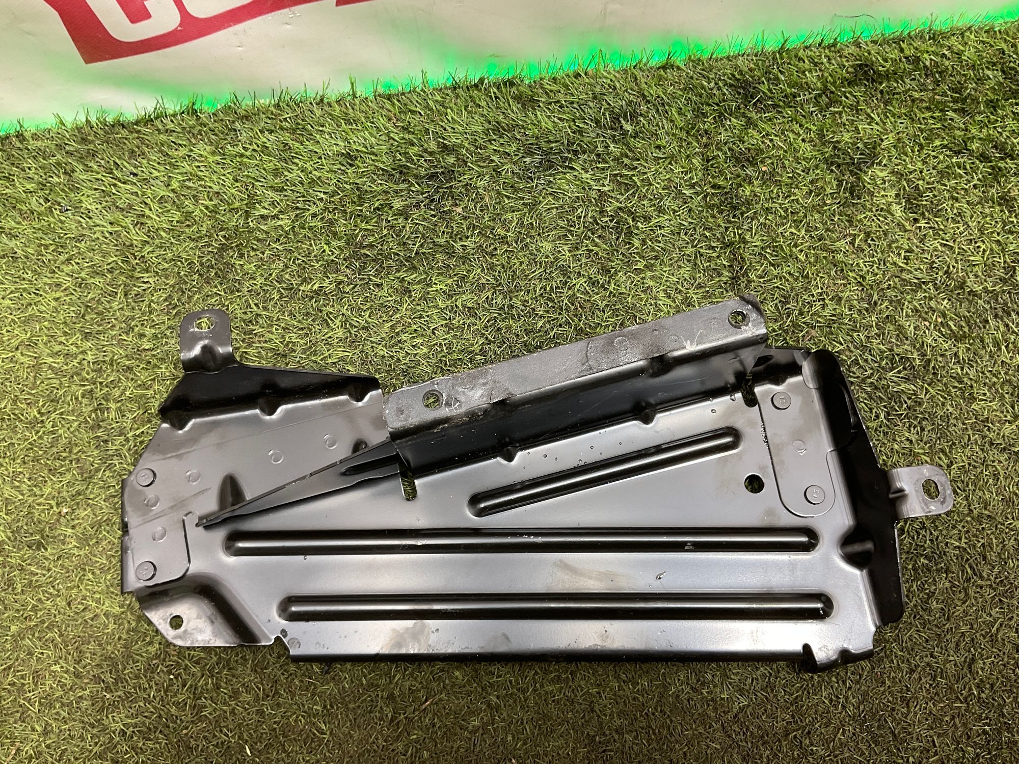 Крепление компрессор пневмоподвески Land Rover Defender II L663 2022, 2000 рублей, Москва