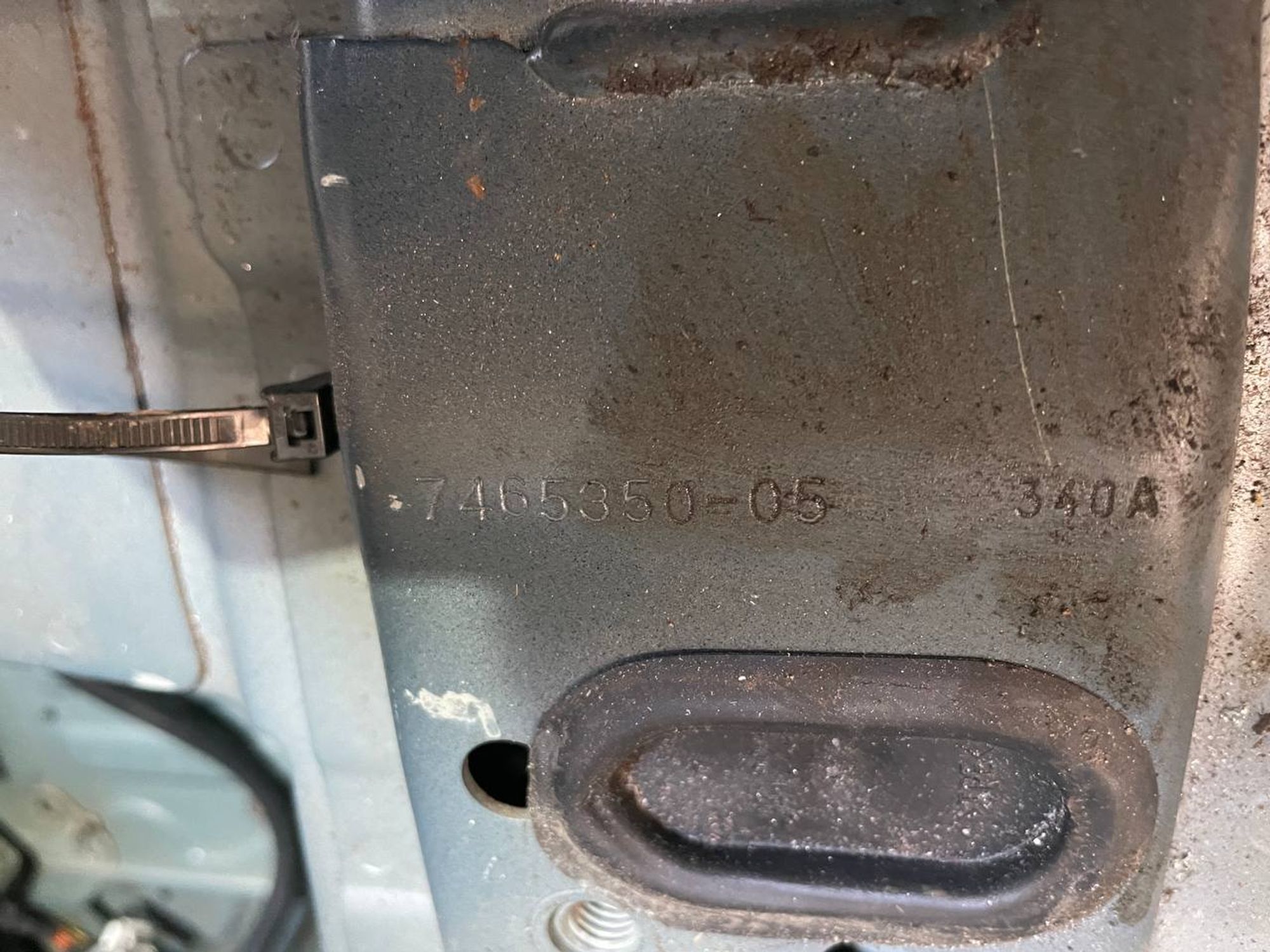 https://ycs.partsauto.market/partsauto-images/thmbs/userImages/h353NjtZg3VDP19b5HMt7LlpbQ93/part/12e0e5ed-ab62-4e09-aa41-96fa65f993bd_1710244371761.jpg
