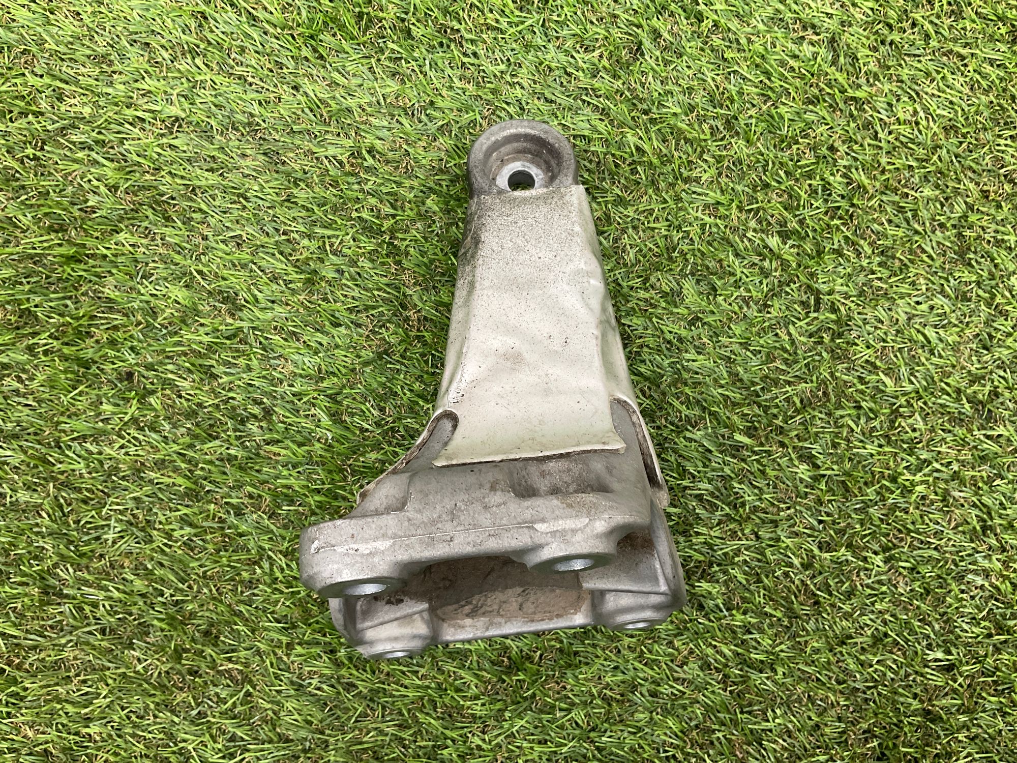 Несущий кронштейн двигателя правая BMW 3 серия, F30/F31 рестайлинг, 3000 рублей, Москва