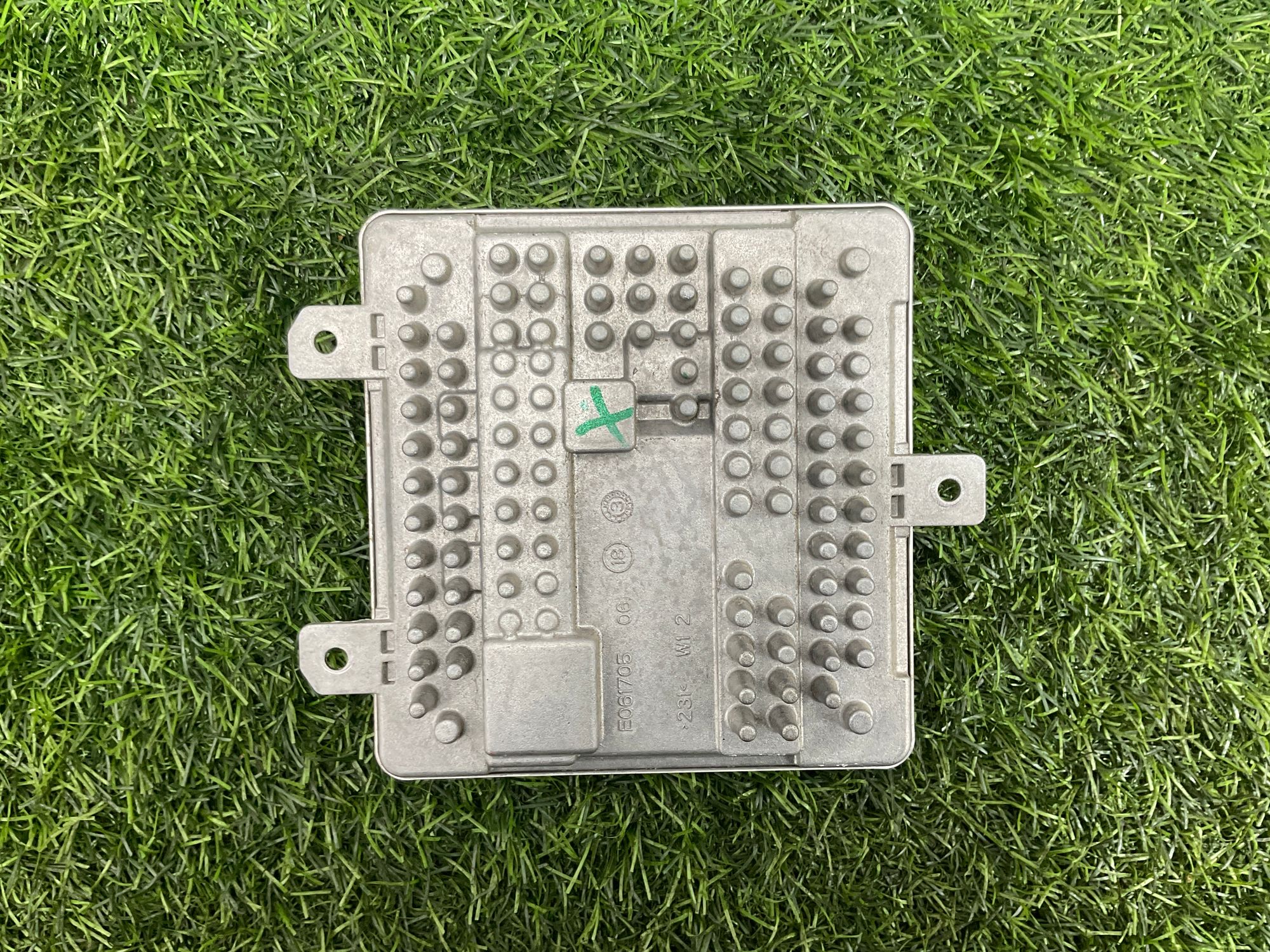 https://ycs.partsauto.market/partsauto-images/thmbs/userImages/h353NjtZg3VDP19b5HMt7LlpbQ93/part/12ffc960-74ad-4dab-9d06-b38cdf85dde9_1745927005302.jpg