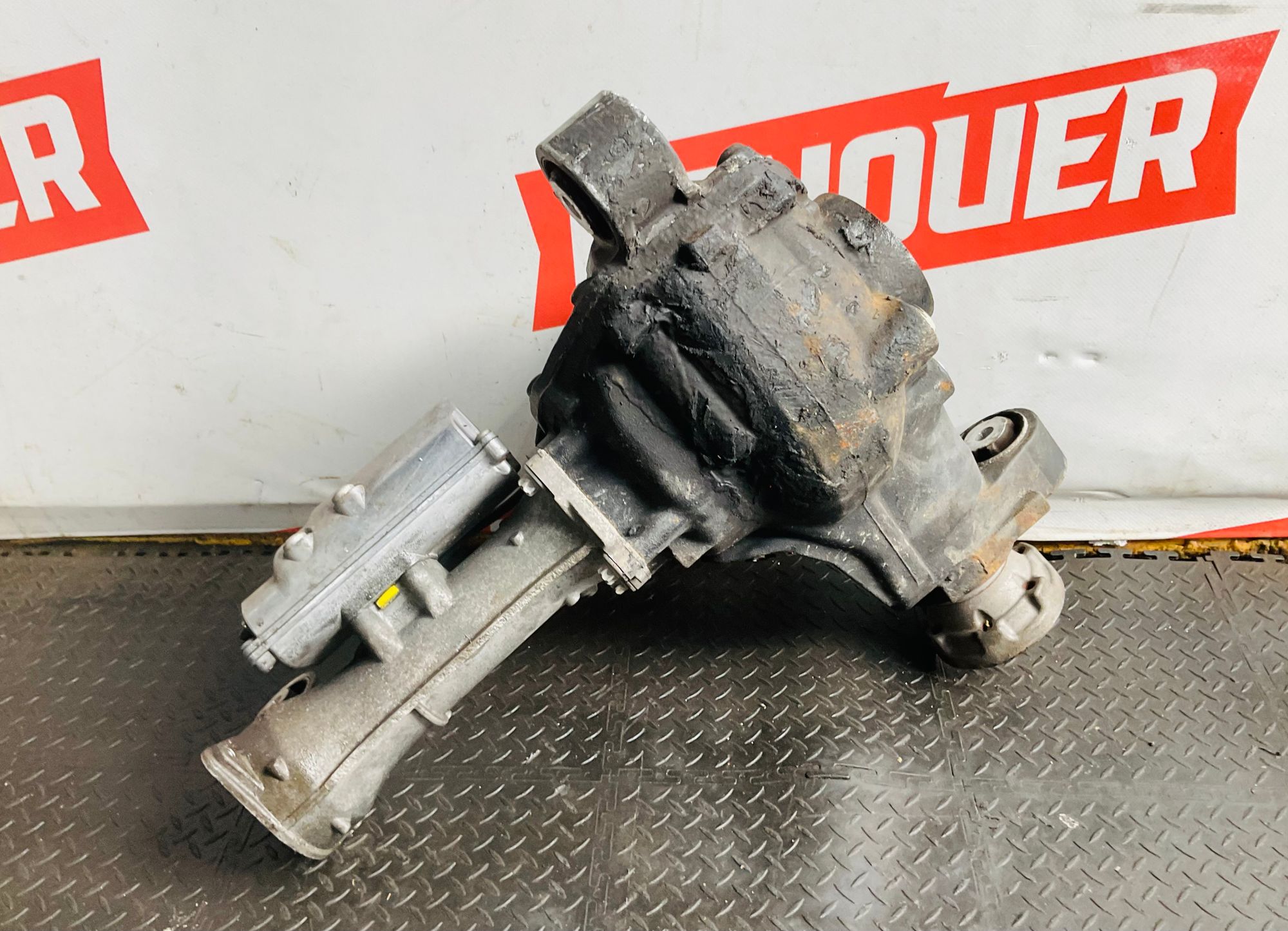 https://ycs.partsauto.market/partsauto-images/thmbs/userImages/h353NjtZg3VDP19b5HMt7LlpbQ93/part/13074ee6-c39d-4b24-a600-5468b63033c7_1788952912961.jpg