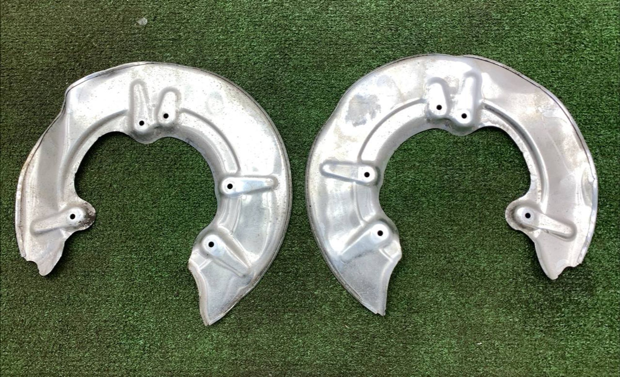 https://ycs.partsauto.market/partsauto-images/thmbs/userImages/h353NjtZg3VDP19b5HMt7LlpbQ93/part/1332e7f3-b352-4fb8-a48c-42e4c156f4bf_1726142819143.jpg
