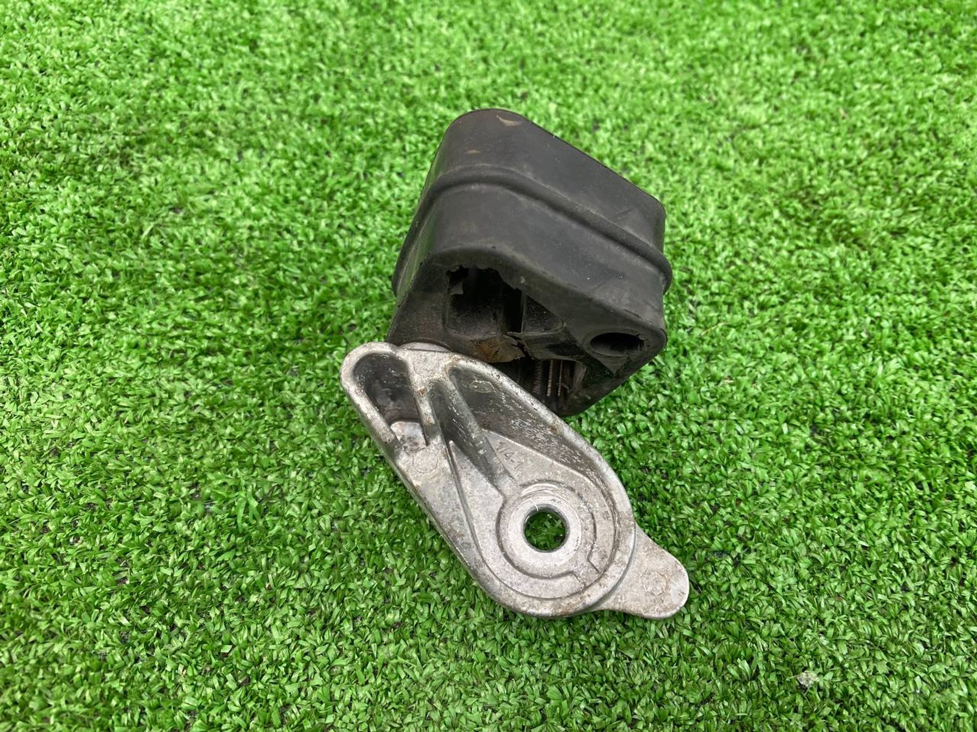 https://ycs.partsauto.market/partsauto-images/thmbs/userImages/h353NjtZg3VDP19b5HMt7LlpbQ93/part/1368efac-f5b6-43bb-a15b-a4cb642ed42c_1744210139624.jpg