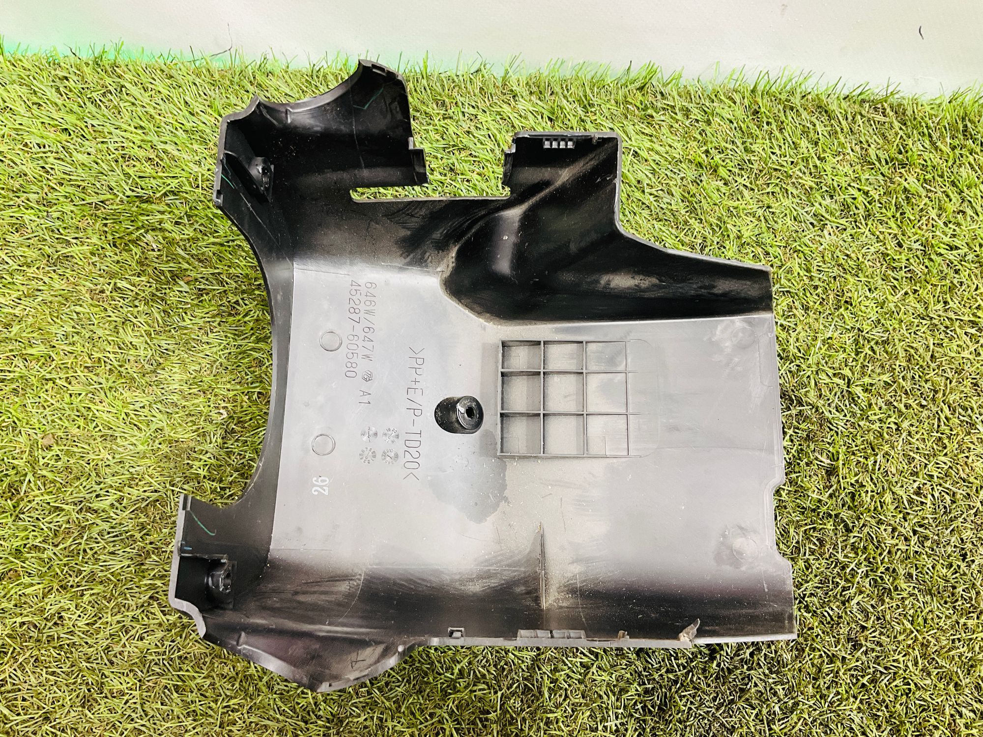 Кожух рулевой колонки Toyota Land Cruiser 200 рестайлинг 2 (2015—2023) 2017, 6500 рублей, Москва