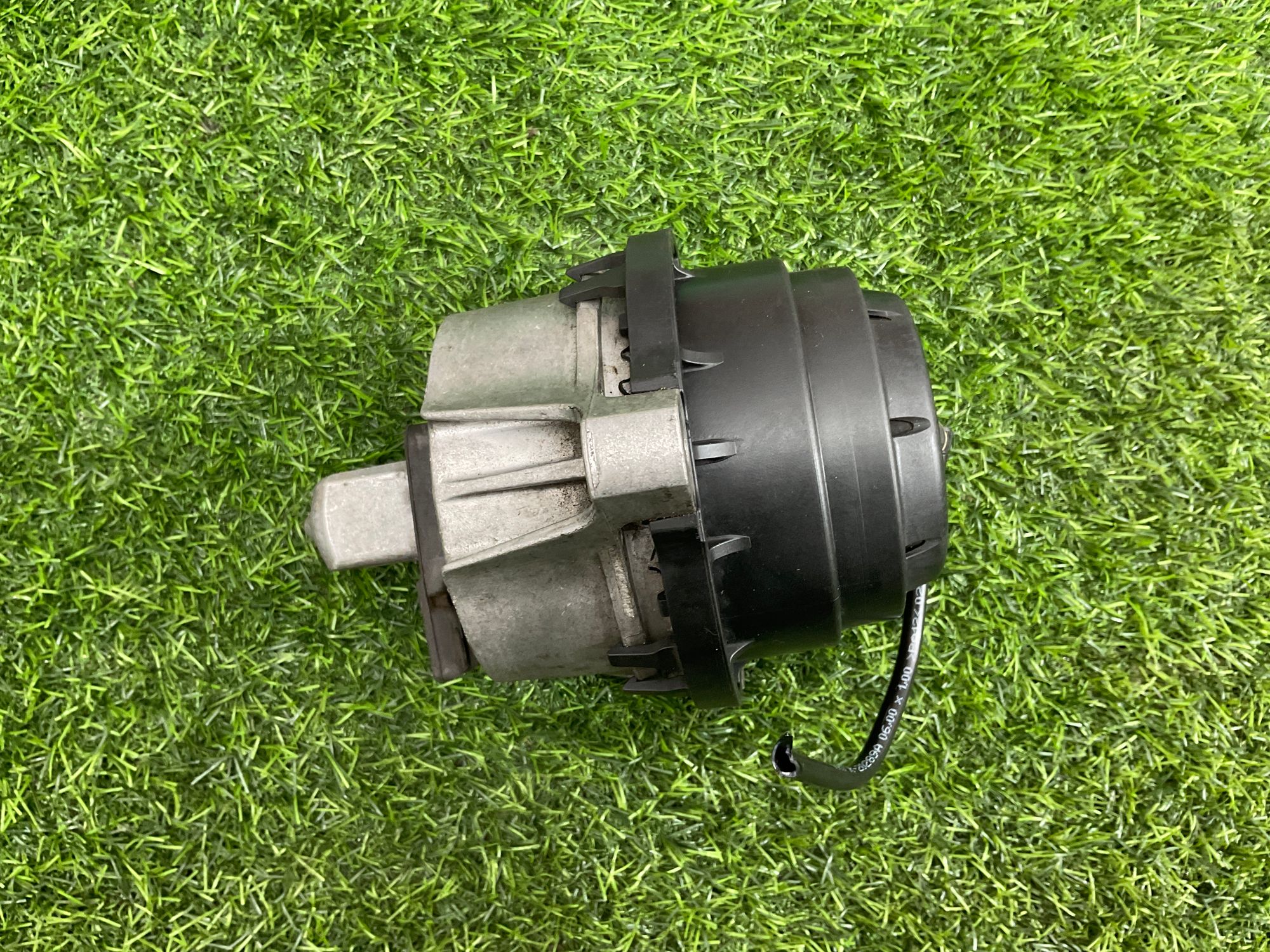 https://ycs.partsauto.market/partsauto-images/thmbs/userImages/h353NjtZg3VDP19b5HMt7LlpbQ93/part/15a109de-9c45-472a-937a-f4e7f0fcc91b_1743513882009.jpg
