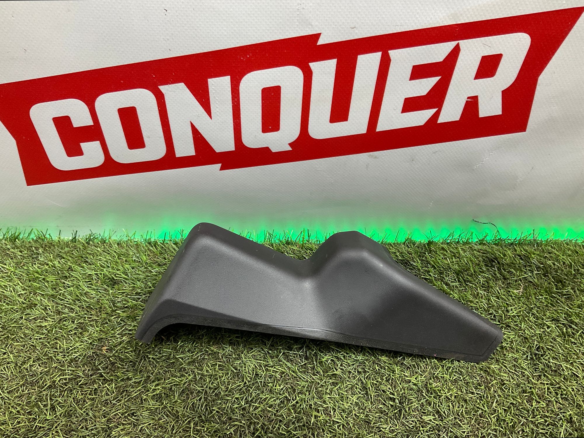 Накладка заднего сиденья правая Land Rover Defender II L663 2022, 1000 рублей, Москва