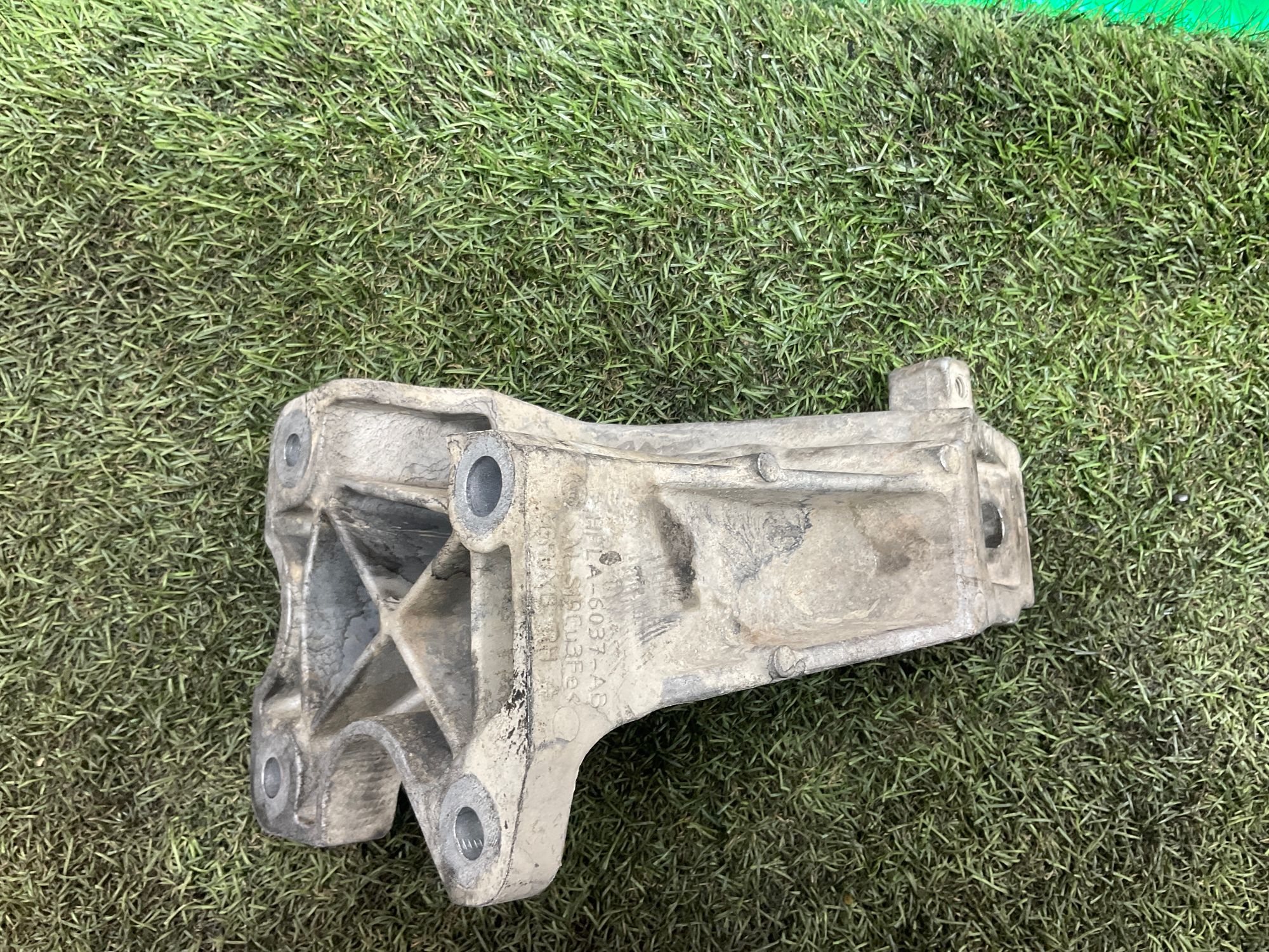Опора двигателя правая 2.0 AJ200 Land Rover Defender II L663 2022, 2500 рублей, Москва