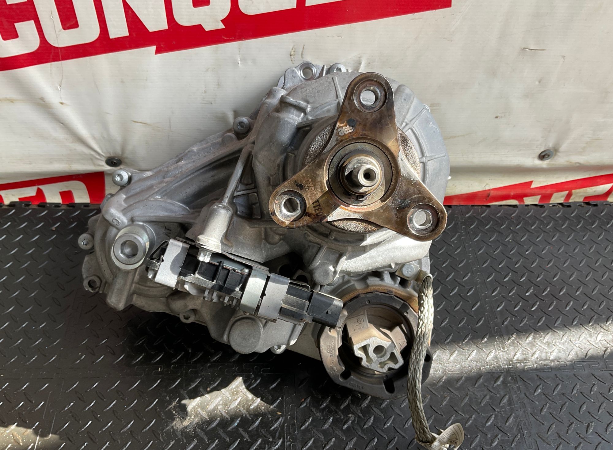 https://ycs.partsauto.market/partsauto-images/thmbs/userImages/h353NjtZg3VDP19b5HMt7LlpbQ93/part/166716fd-6add-4d72-9f7b-15f5e09269fe_1745658293953.jpg