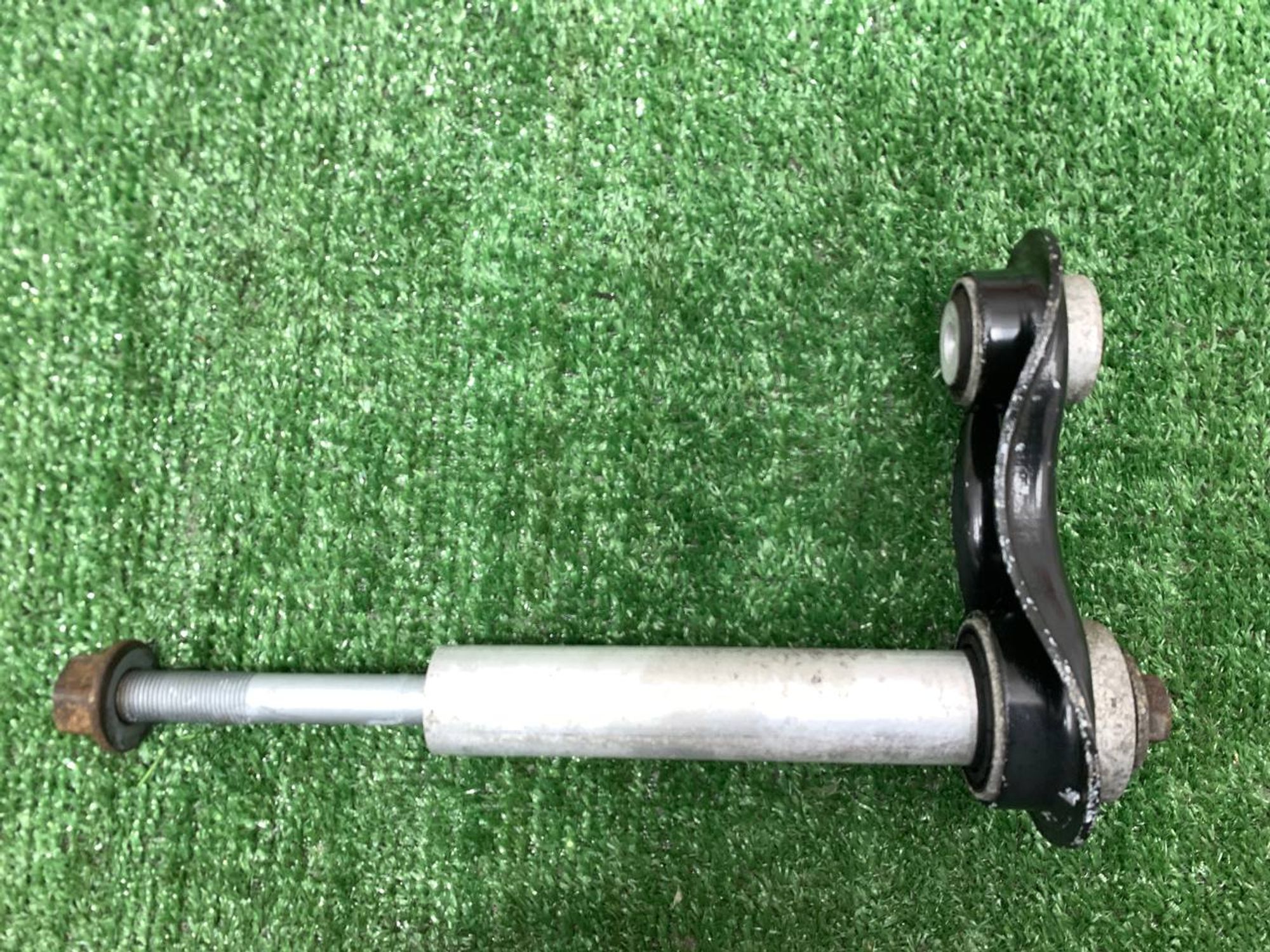 https://ycs.partsauto.market/partsauto-images/thmbs/userImages/h353NjtZg3VDP19b5HMt7LlpbQ93/part/171a1df9-7e90-49a5-bc35-ddb84cc892e4_1729518491382.jpg