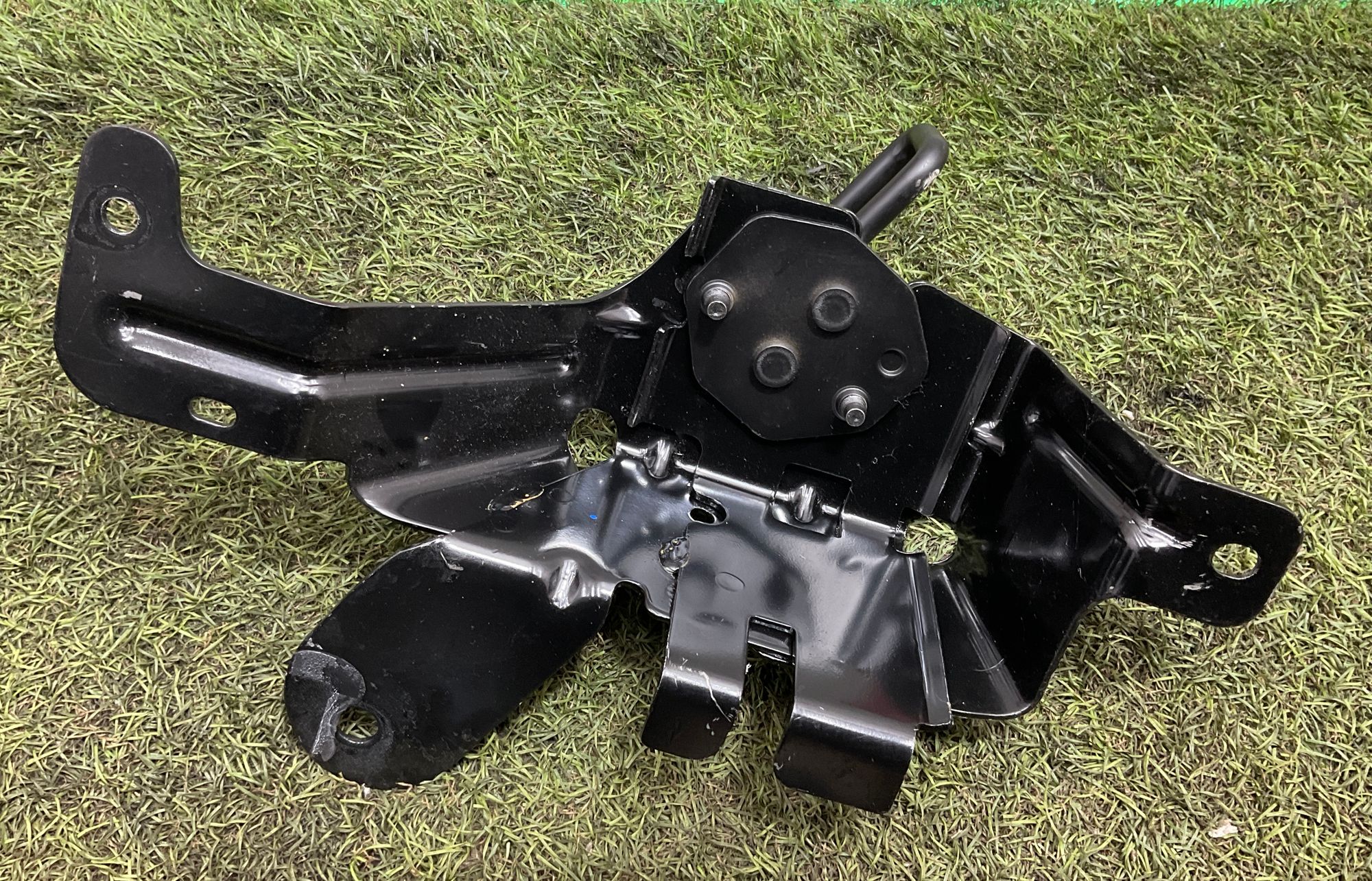 Крепление кузова заднее левое Land Rover Defender II L663 2022, 2500 рублей, Москва