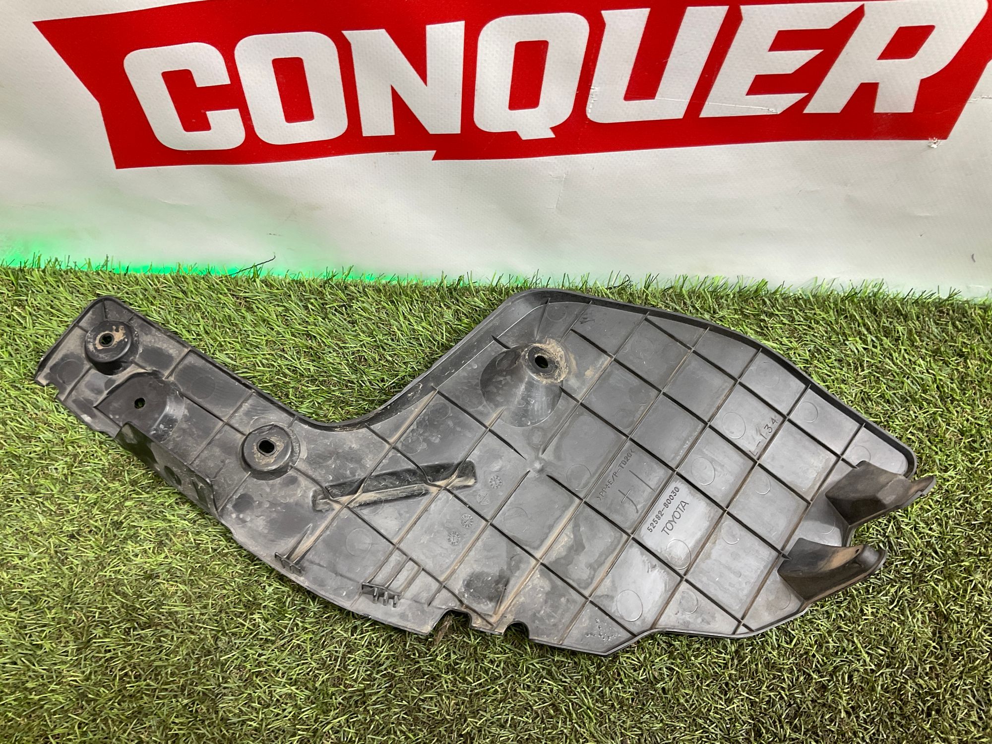 Крепление заднего бампера  левое Toyota Land Cruiser 300 (2021—2023) 2022, 3000 рублей, Москва