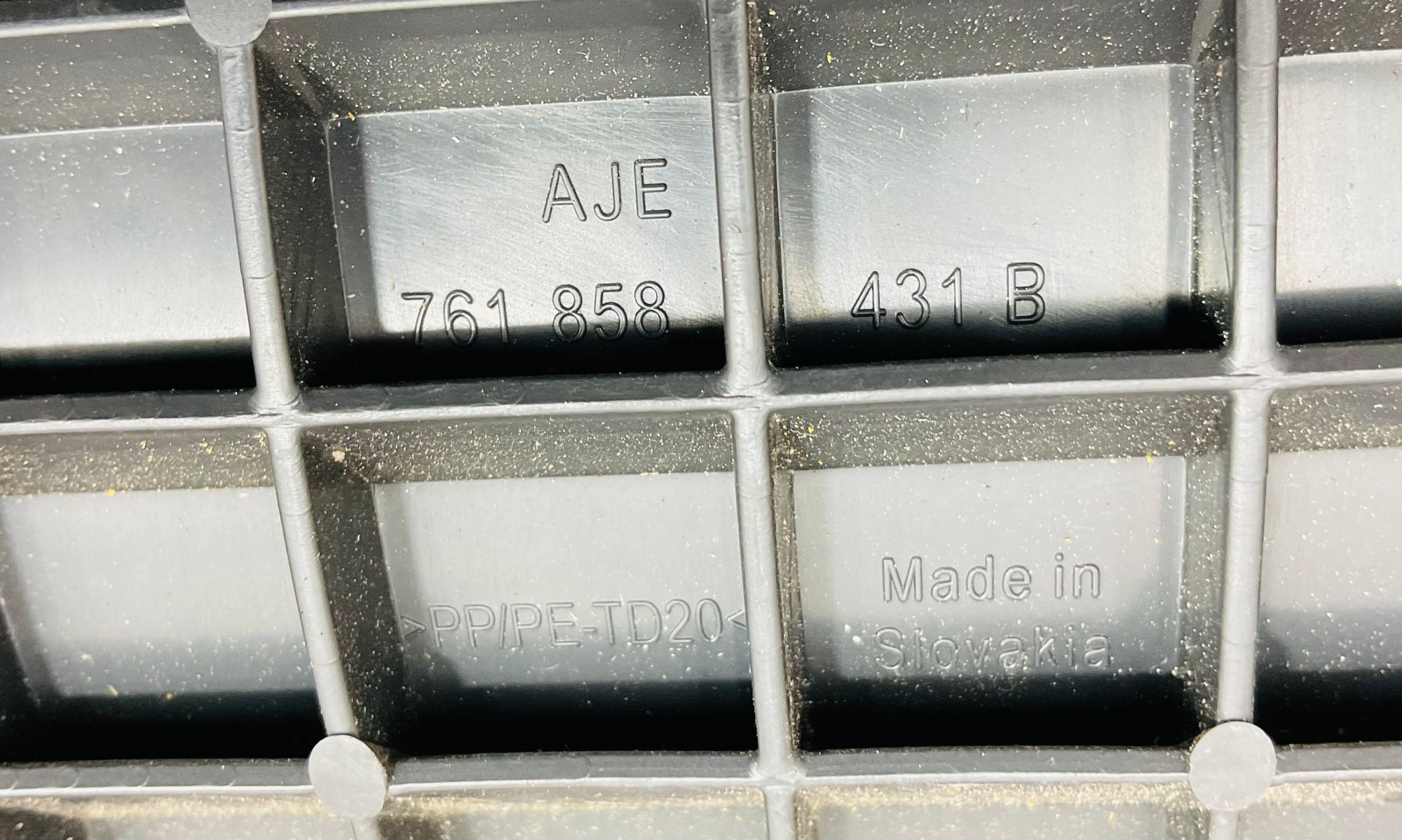 https://ycs.partsauto.market/partsauto-images/thmbs/userImages/h353NjtZg3VDP19b5HMt7LlpbQ93/part/18a93608-4f8b-4c02-91cc-6cfe167a7cd8_1785851207440.jpg