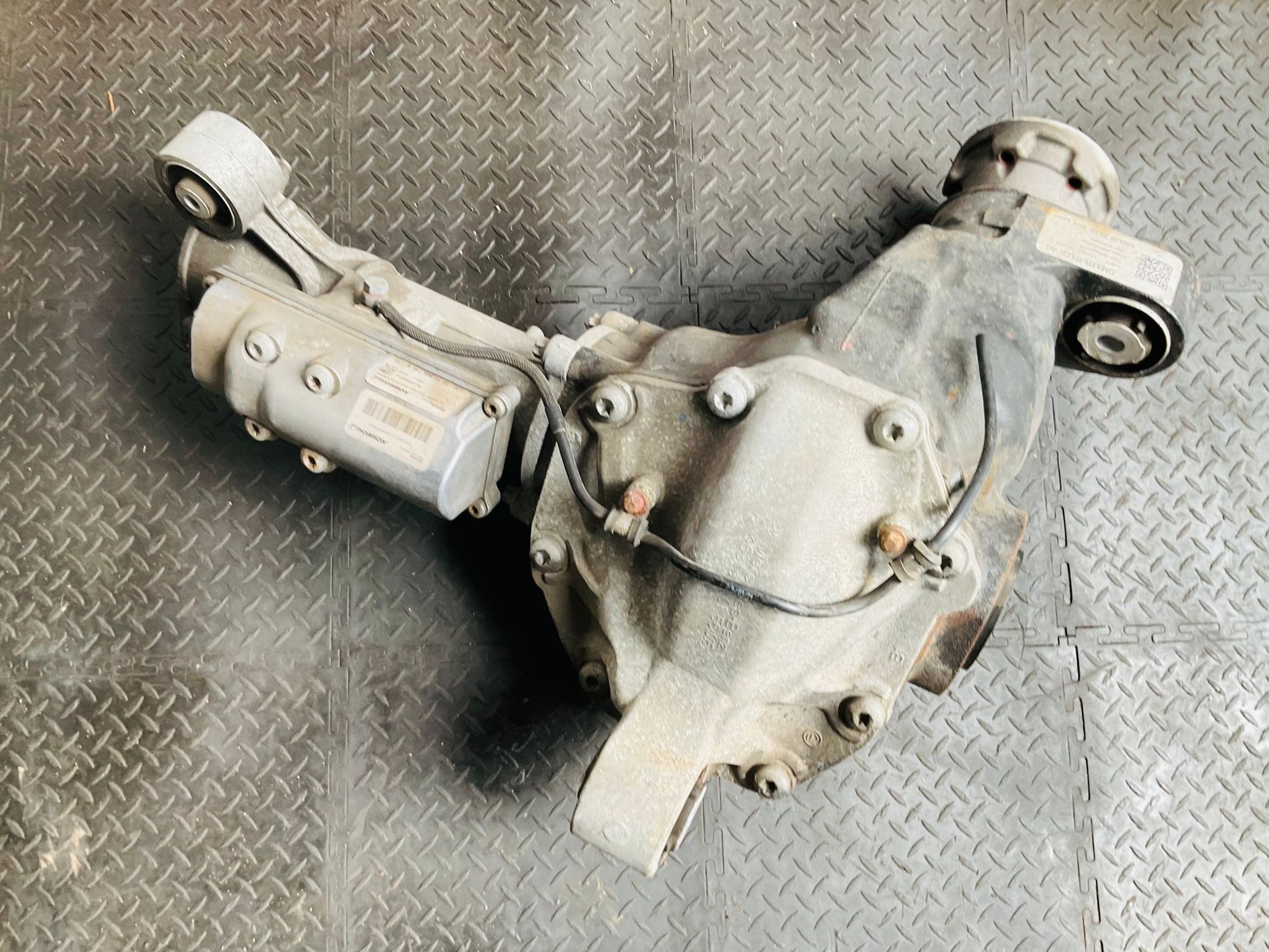 https://ycs.partsauto.market/partsauto-images/thmbs/userImages/h353NjtZg3VDP19b5HMt7LlpbQ93/part/190c39c6-1209-4c13-b793-a3022995bac7_1788952911696.jpg
