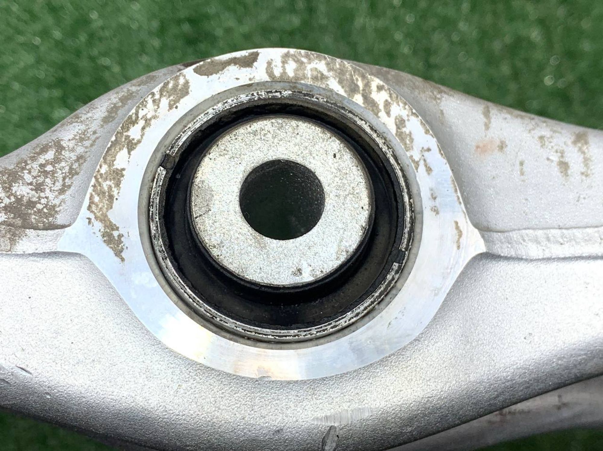 https://ycs.partsauto.market/partsauto-images/thmbs/userImages/h353NjtZg3VDP19b5HMt7LlpbQ93/part/1940c8e6-2865-48f9-9781-af66853bedc1_1729601276356.jpg