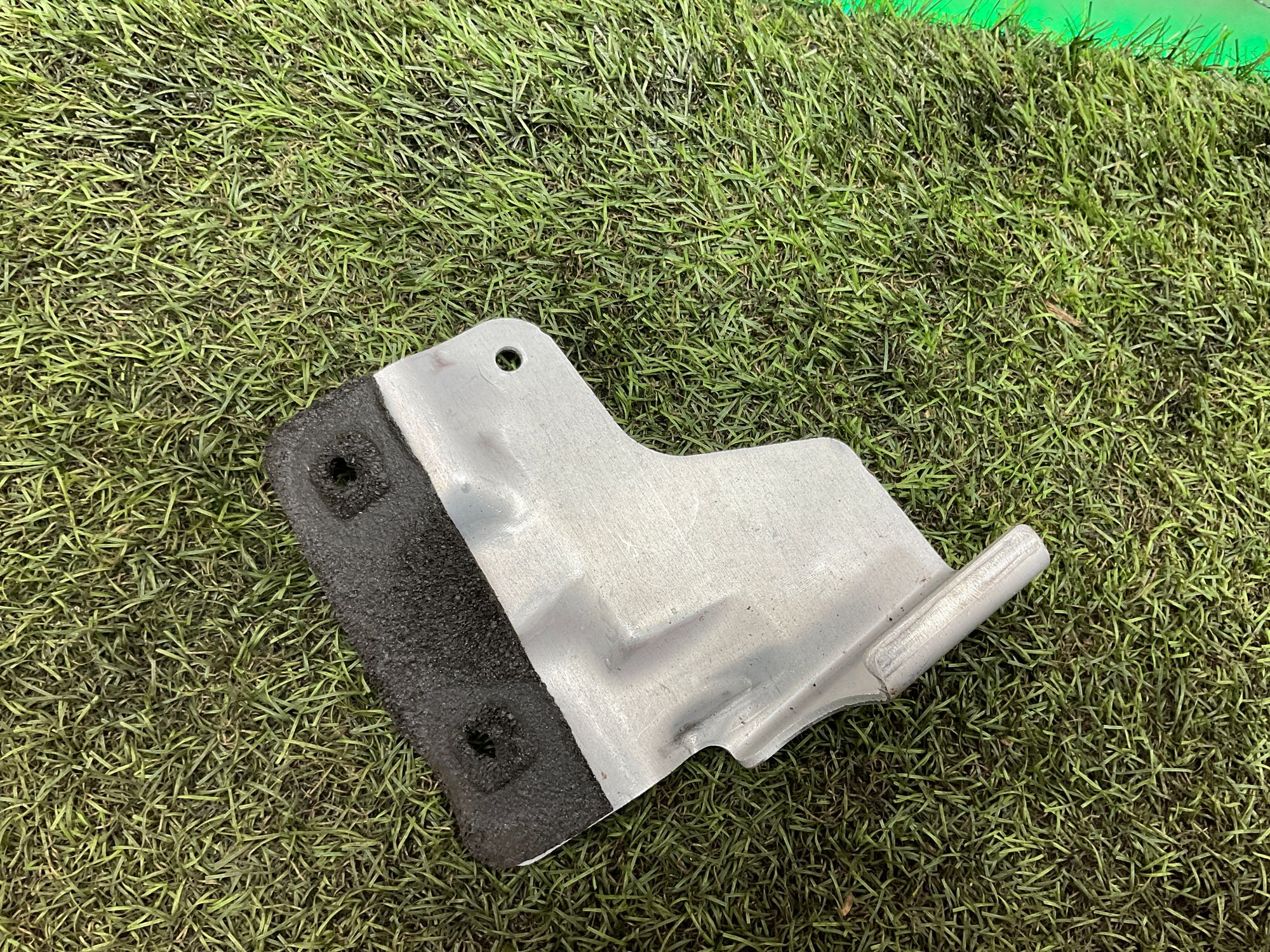 Крепление передней консоли правое Land Rover Defender, II L663, 1000 рублей, Москва