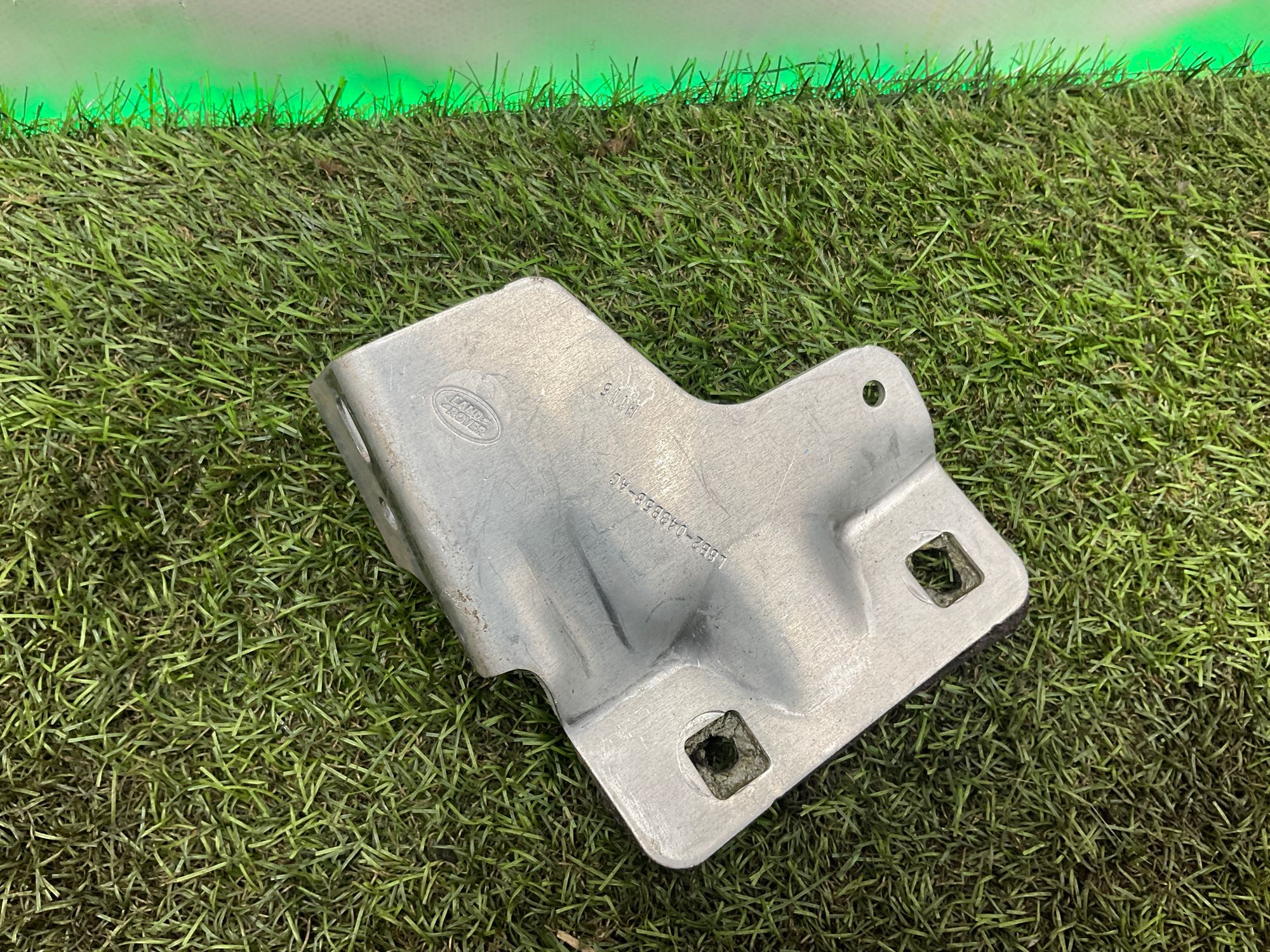 Крепление передней консоли правое Land Rover Defender, II L663, 1000 рублей, Москва