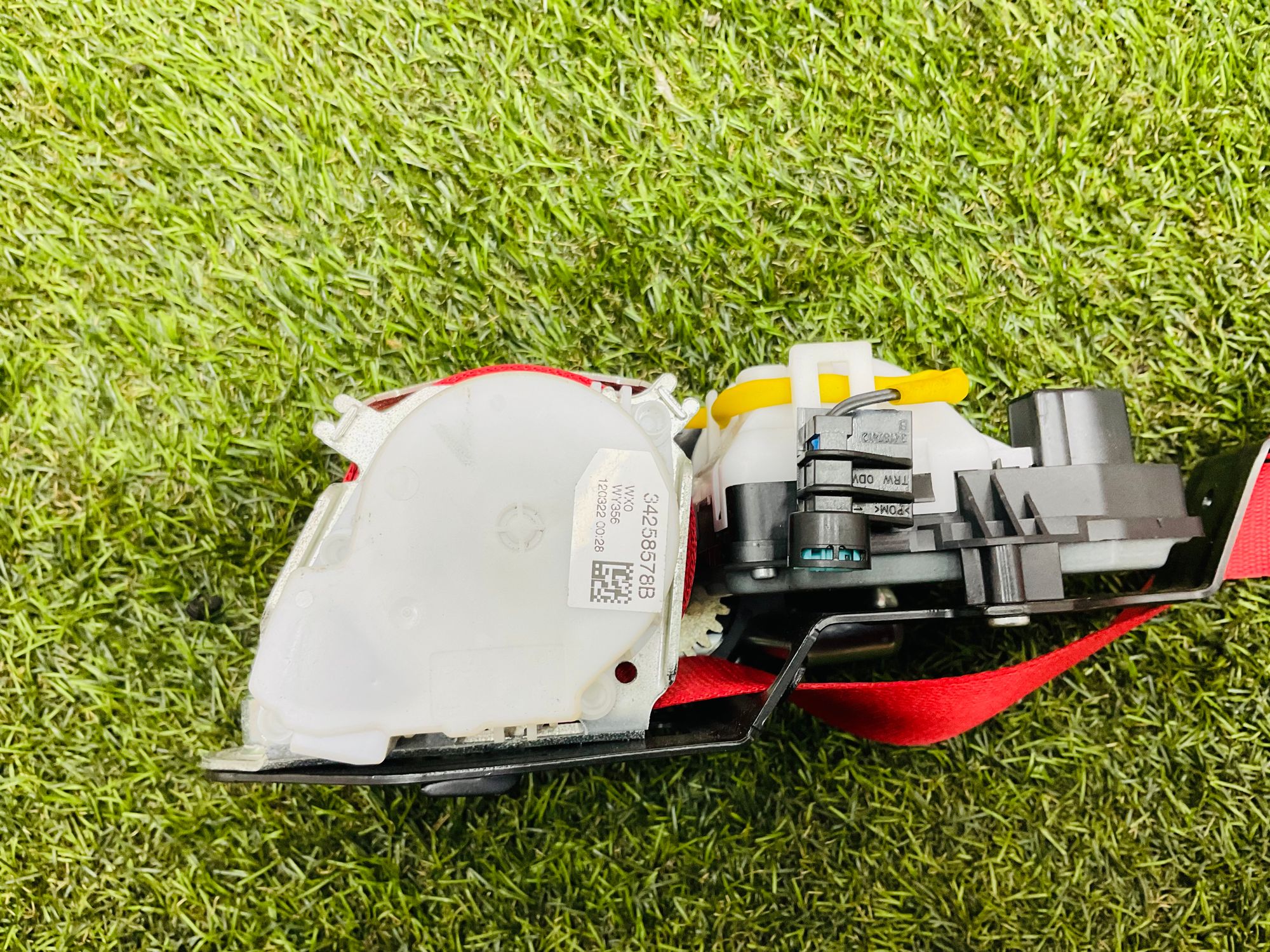 https://ycs.partsauto.market/partsauto-images/thmbs/userImages/h353NjtZg3VDP19b5HMt7LlpbQ93/part/1a6a0261-e89c-4464-bad0-d858355c70e5_1789476258016.jpg