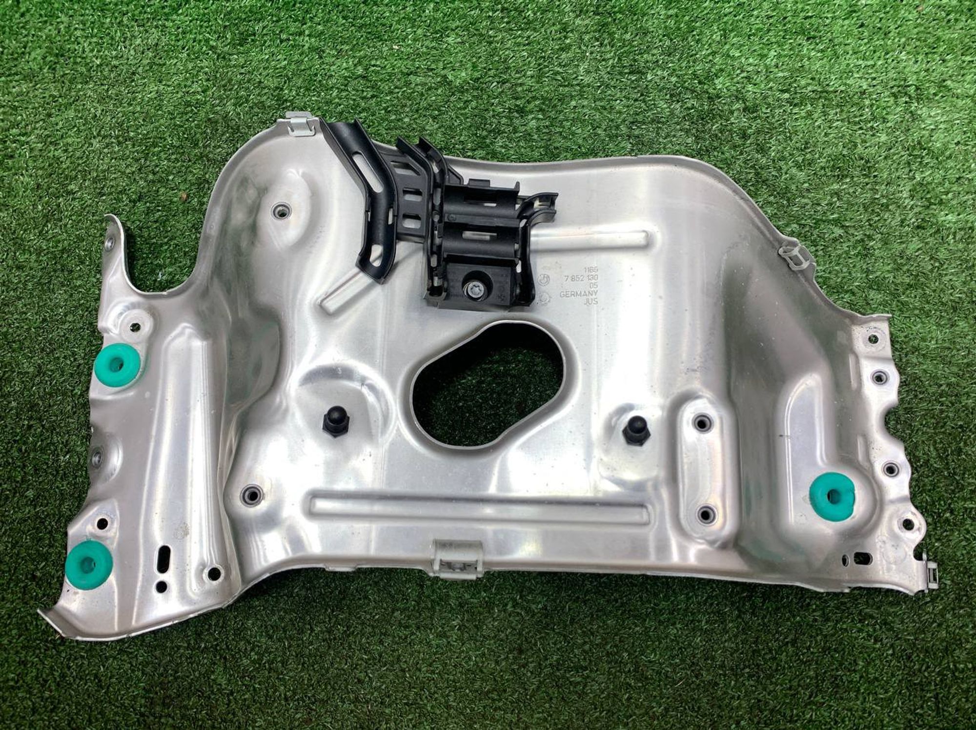 https://ycs.partsauto.market/partsauto-images/thmbs/userImages/h353NjtZg3VDP19b5HMt7LlpbQ93/part/1acf8202-2d3a-4c5b-94f6-68d1dcb877cb_1722591016426.jpg