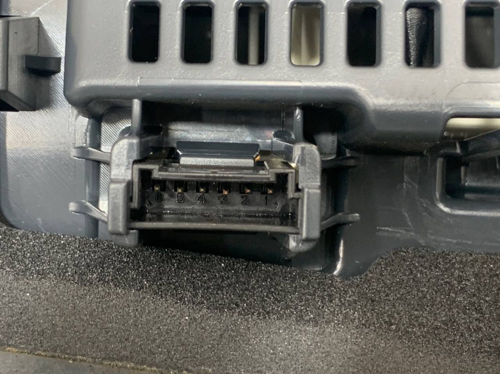 https://ycs.partsauto.market/partsauto-images/thmbs/userImages/h353NjtZg3VDP19b5HMt7LlpbQ93/part/1bc8f76a-40b9-461f-a264-1d3caa23b22d_1731088057107.jpg