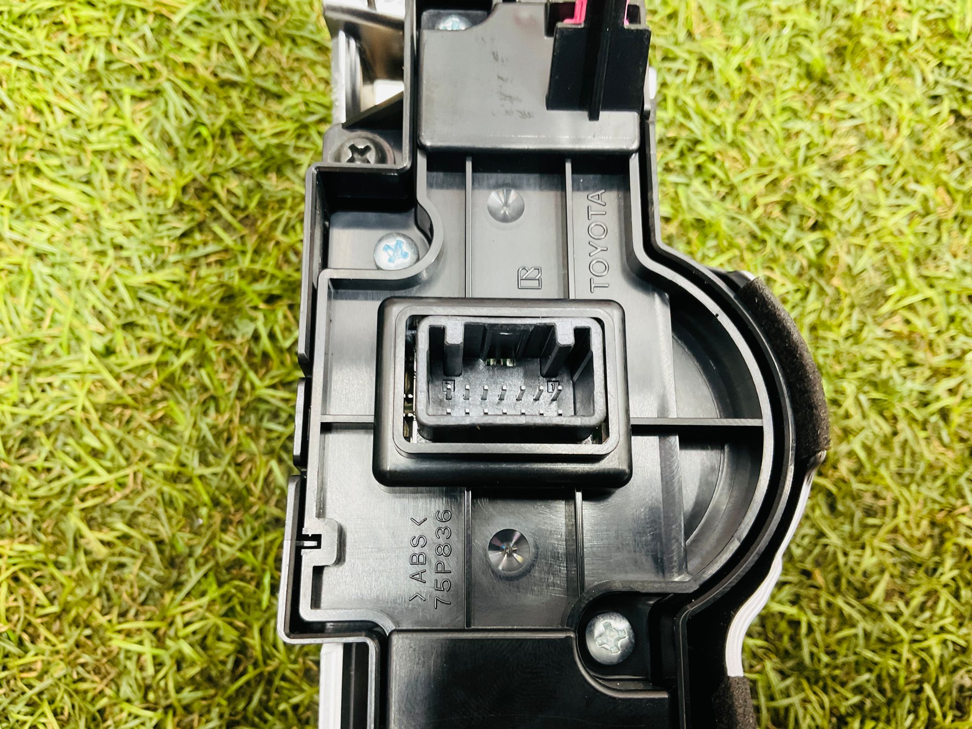 https://ycs.partsauto.market/partsauto-images/thmbs/userImages/h353NjtZg3VDP19b5HMt7LlpbQ93/part/1c6ebdd7-5611-4667-af9d-3d75a130b33f_1780055588108.jpg