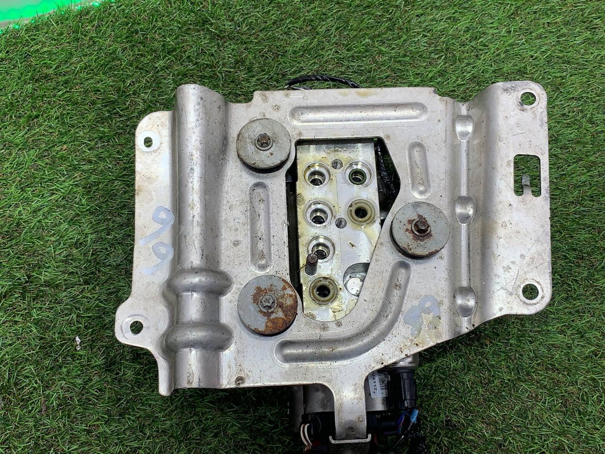 https://ycs.partsauto.market/partsauto-images/thmbs/userImages/h353NjtZg3VDP19b5HMt7LlpbQ93/part/1c7a96d0-ffaa-4c41-bf7c-09e238de9547_1713192958395.jpg