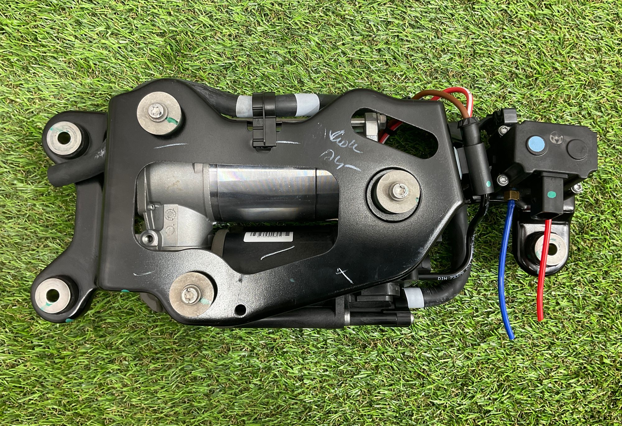 https://ycs.partsauto.market/partsauto-images/thmbs/userImages/h353NjtZg3VDP19b5HMt7LlpbQ93/part/1d0ee7f1-17d3-4db2-919f-7eb55de14b97_1746711008828.jpg