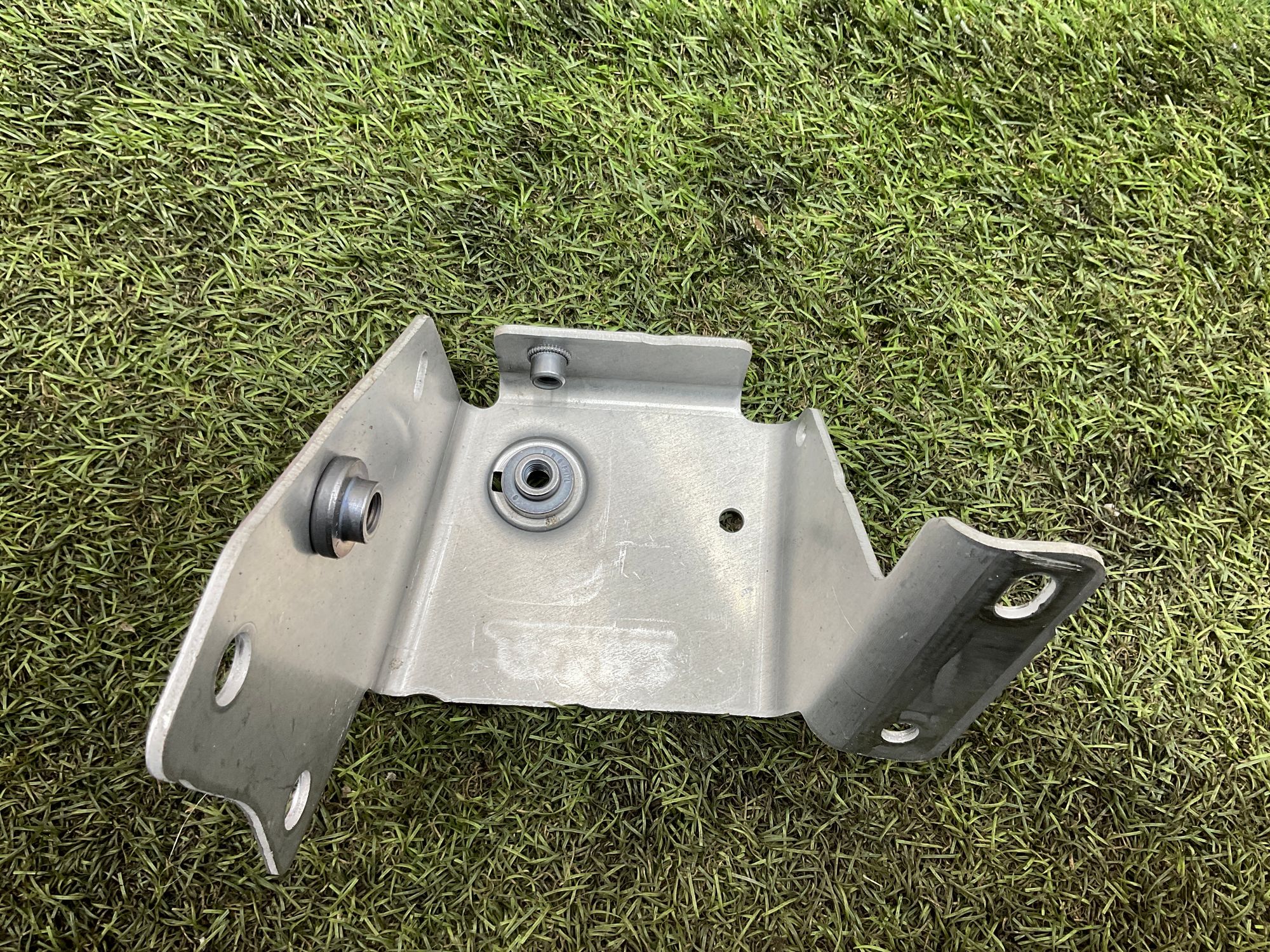 Крепление задней арки колеса правое Land Rover Defender II L663 2022, 3000 рублей, Москва