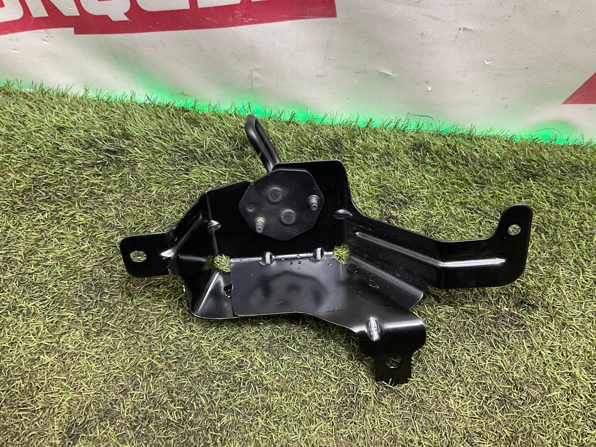 Крепление кузова заднее правое Land Rover Defender II L663 2022, 2500 рублей, Москва