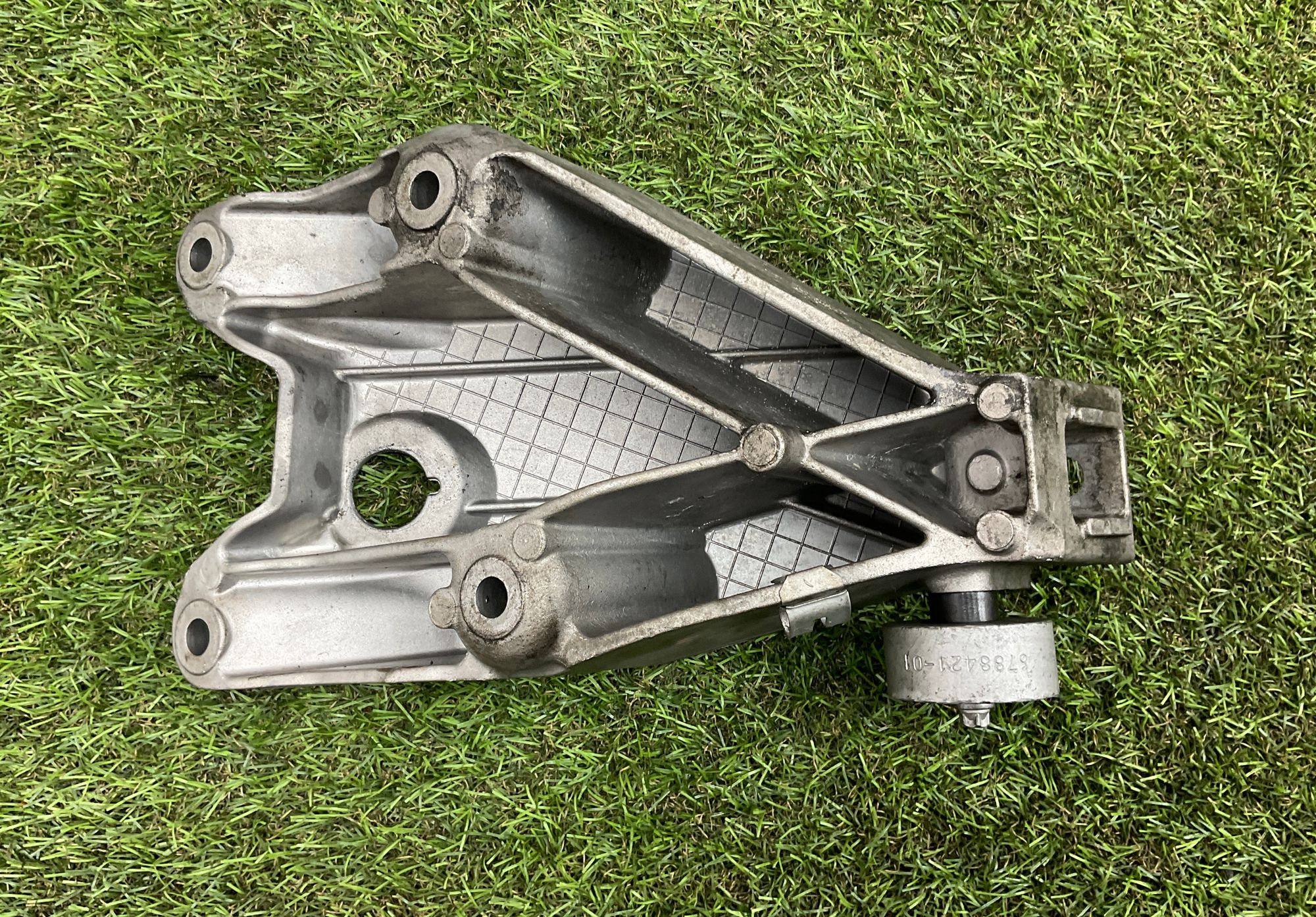 Кронштейн двигателя левый BMW 5 серия, F10/F11/F07 рестайлинг, 2000 рублей, Москва