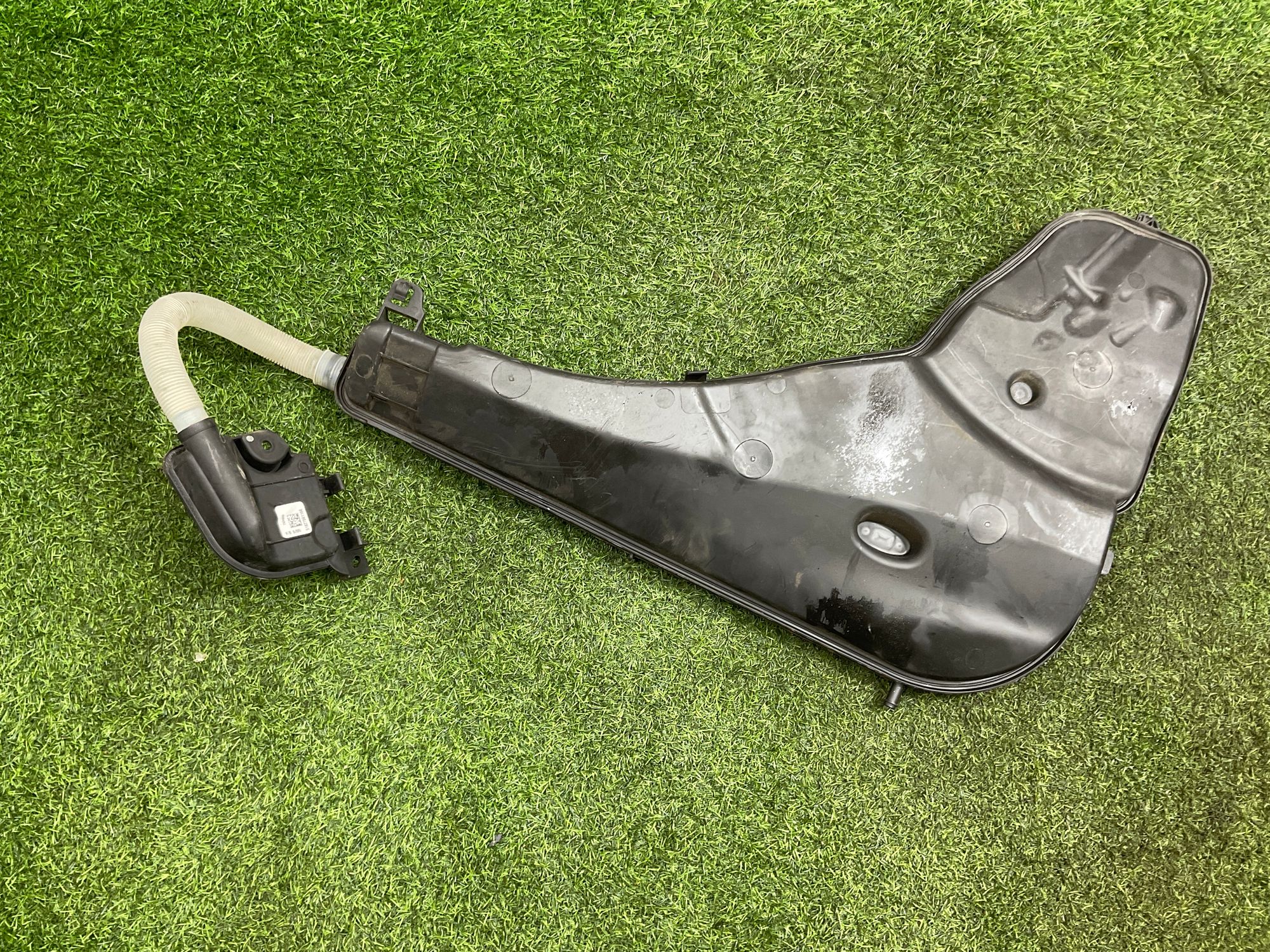 https://ycs.partsauto.market/partsauto-images/thmbs/userImages/h353NjtZg3VDP19b5HMt7LlpbQ93/part/1f49f3f9-8441-4369-81cd-15f31878f227_1741770913656.jpg