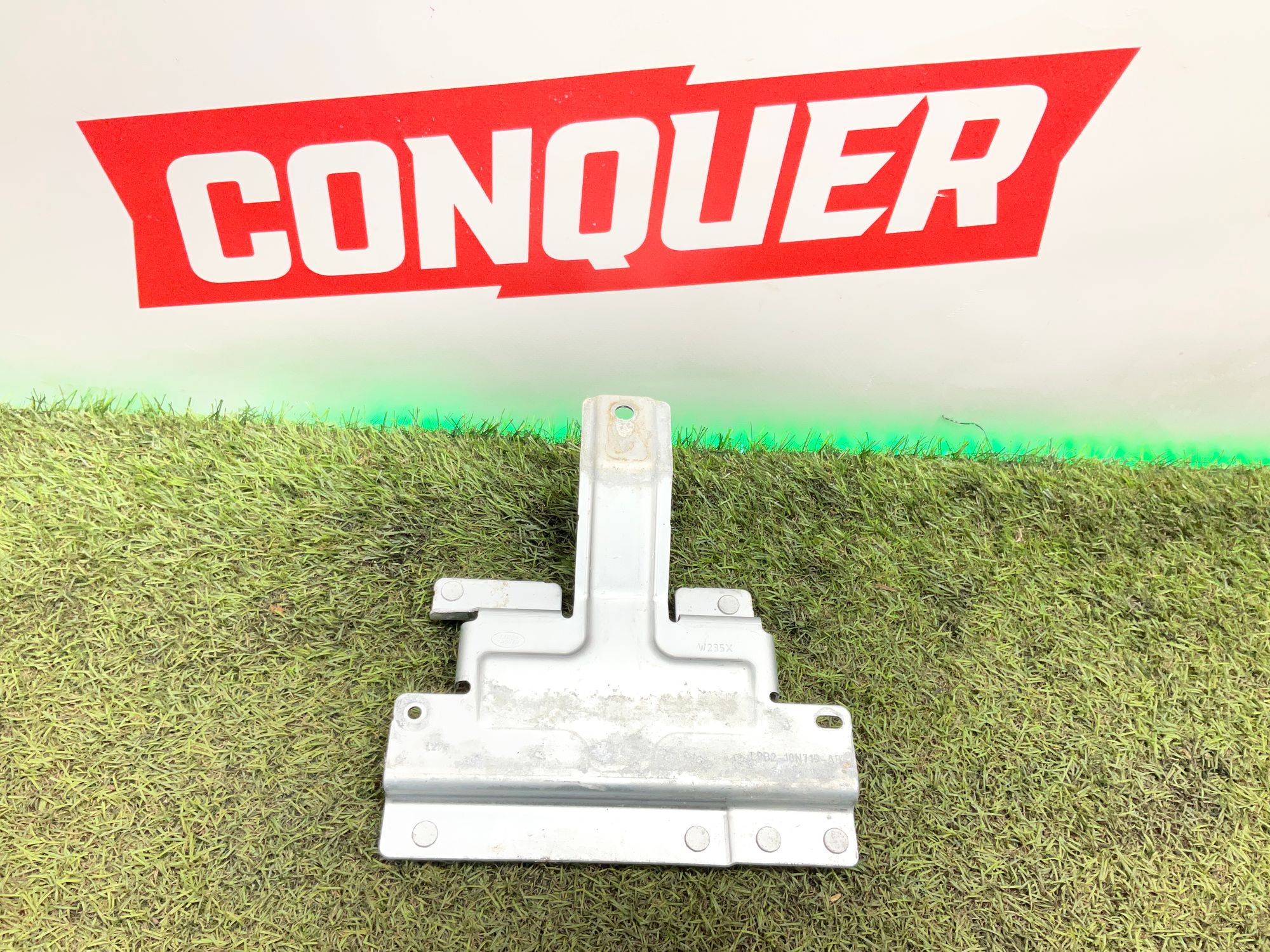 Крепление дополнительного аккумулятора Land Rover Defender II L663 2022, 2000 рублей, Москва