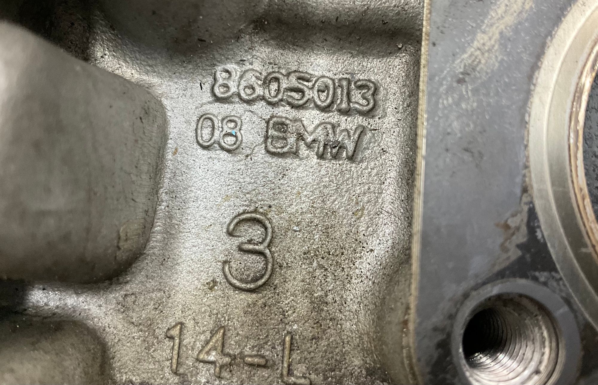 https://ycs.partsauto.market/partsauto-images/thmbs/userImages/h353NjtZg3VDP19b5HMt7LlpbQ93/part/2058a9d4-7b4b-4785-aab8-016dbe68b499_1787994755318.jpg