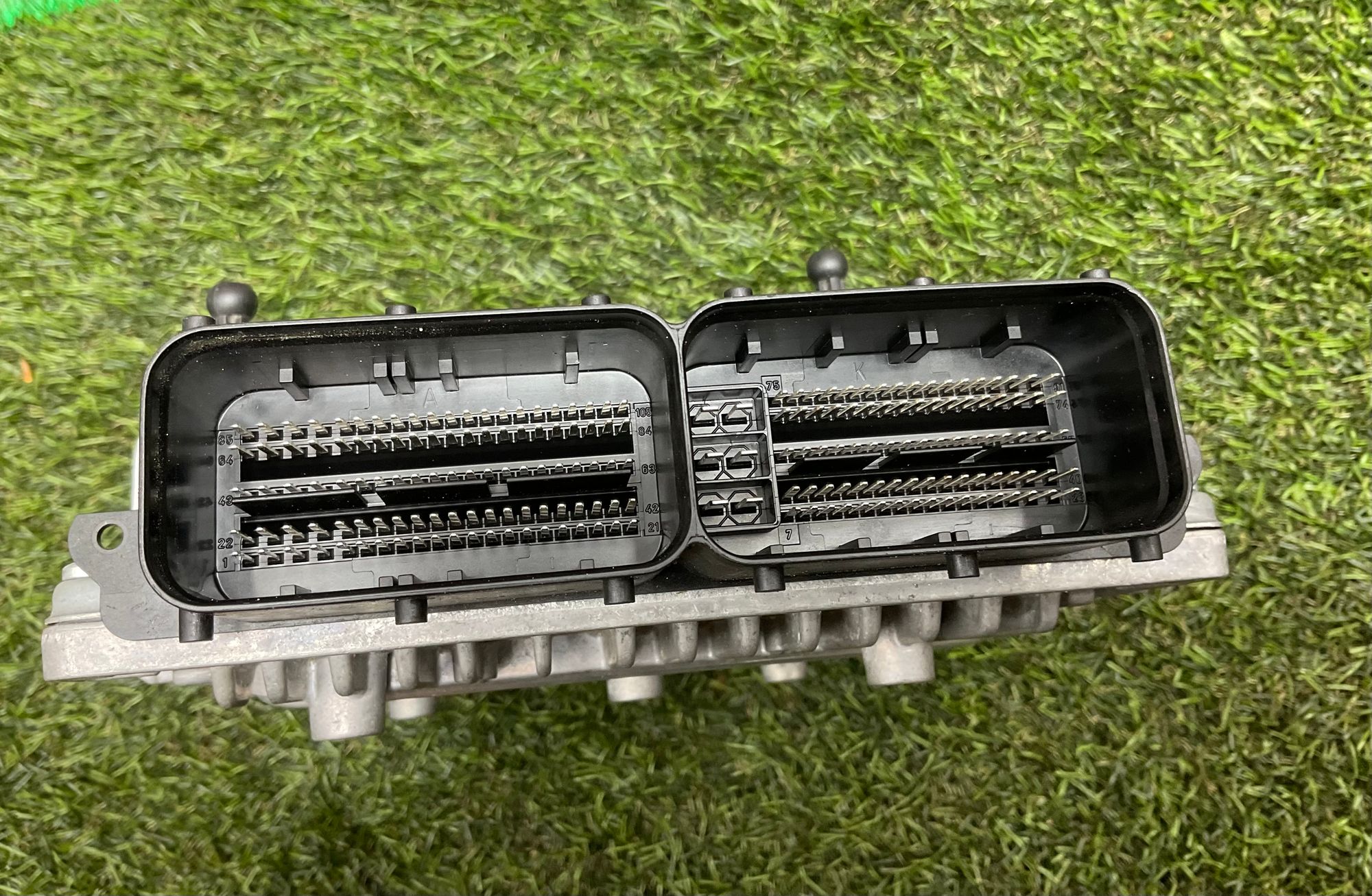 https://ycs.partsauto.market/partsauto-images/thmbs/userImages/h353NjtZg3VDP19b5HMt7LlpbQ93/part/215169dc-de62-47e9-838d-7b991a10cda1_1789115027334.jpg