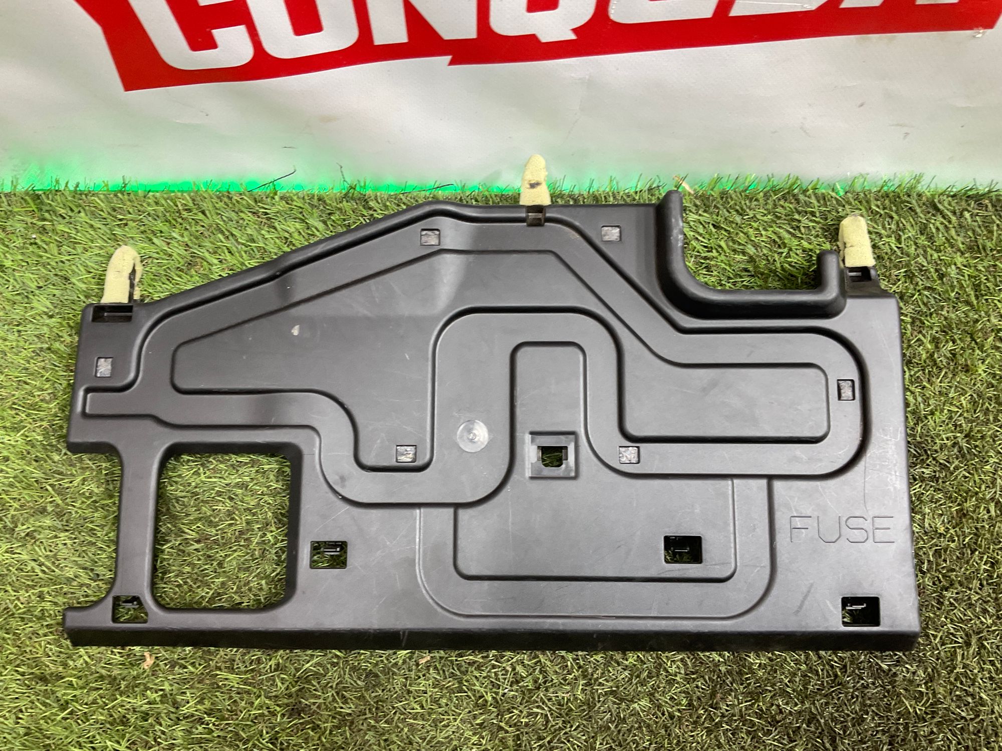 Накладка передней панели нижняя Toyota Land Cruiser 200 рестайлинг 2 (2015—2023) 2017, 1000 рублей, Москва