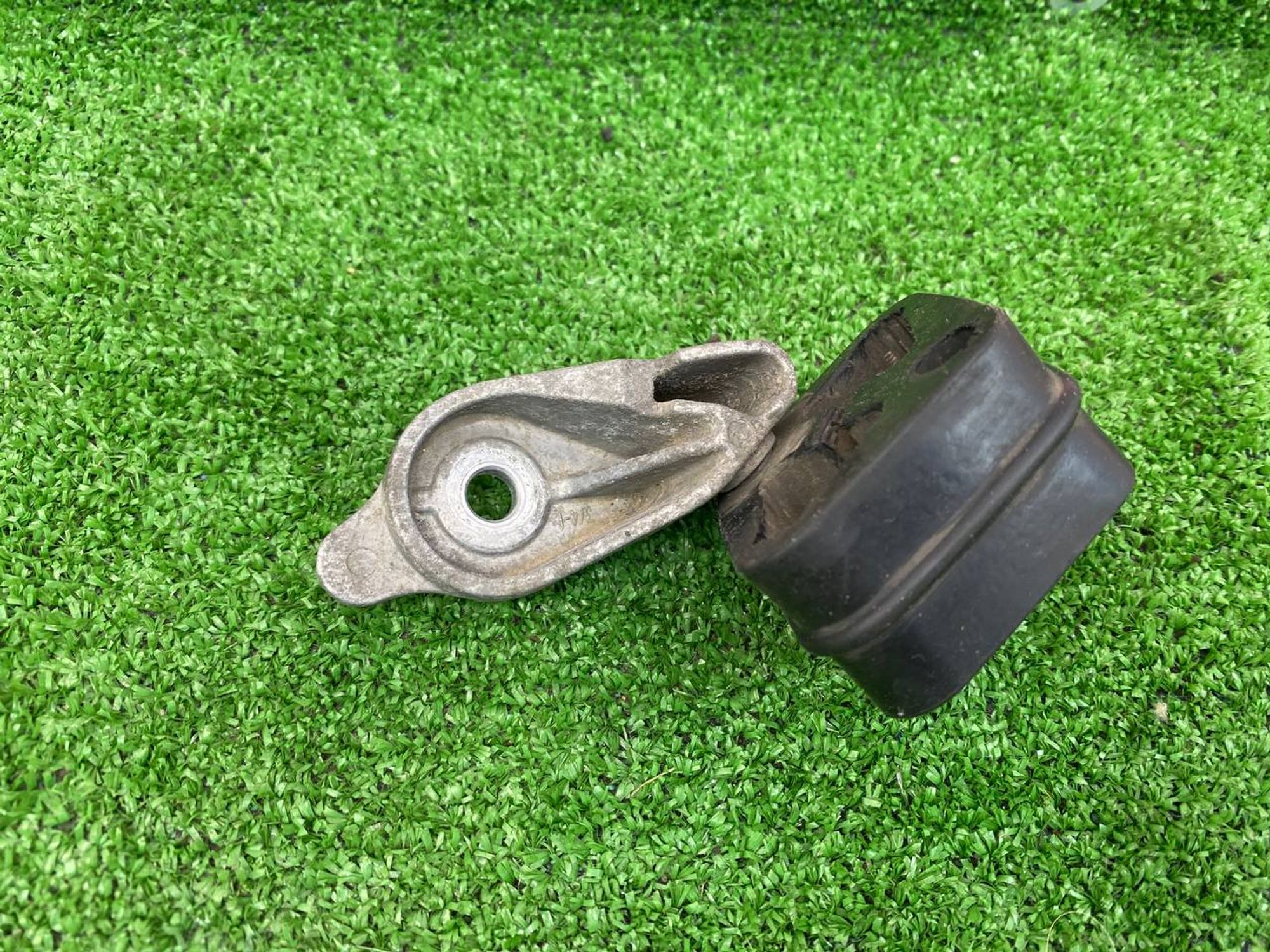 https://ycs.partsauto.market/partsauto-images/thmbs/userImages/h353NjtZg3VDP19b5HMt7LlpbQ93/part/220c82c5-828b-451f-a5ef-02f6e527a184_1743838869721.jpg