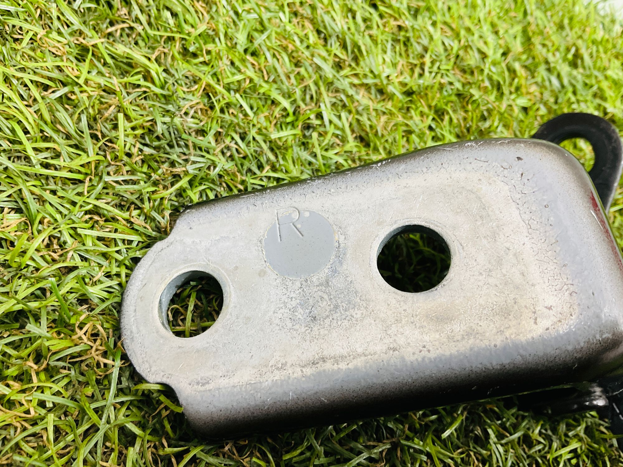 https://ycs.partsauto.market/partsauto-images/thmbs/userImages/h353NjtZg3VDP19b5HMt7LlpbQ93/part/22b4f39e-fb68-47a4-816e-ea53bb602858_1779804175174.jpg