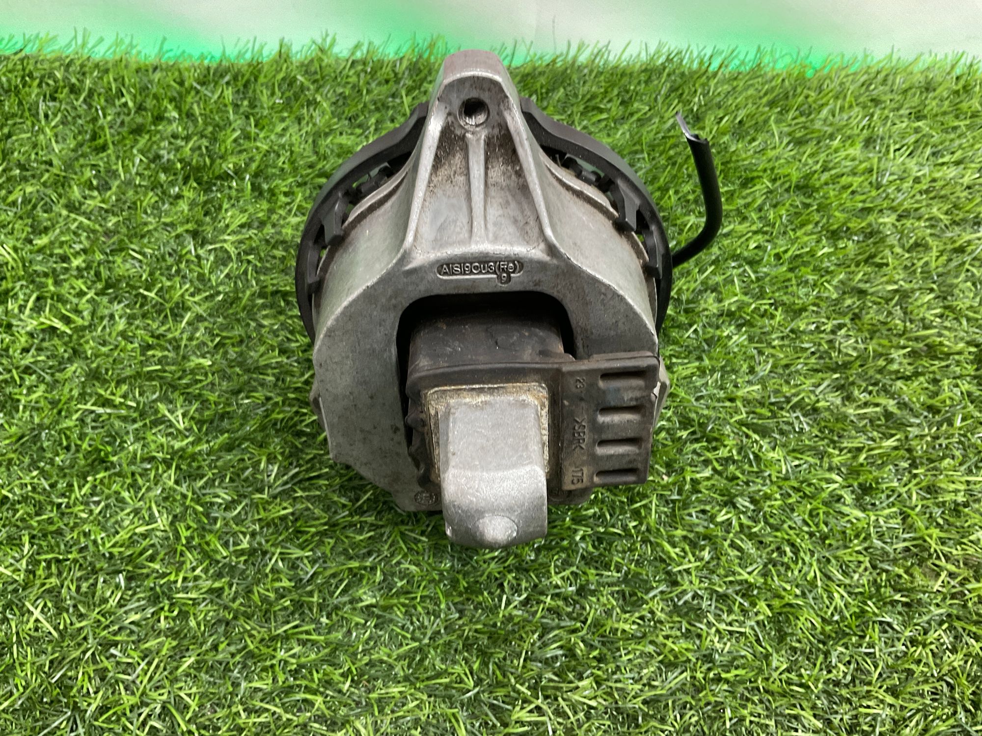 https://ycs.partsauto.market/partsauto-images/thmbs/userImages/h353NjtZg3VDP19b5HMt7LlpbQ93/part/22d835b6-42f3-439e-897e-763b642e593e_1743513880792.jpg