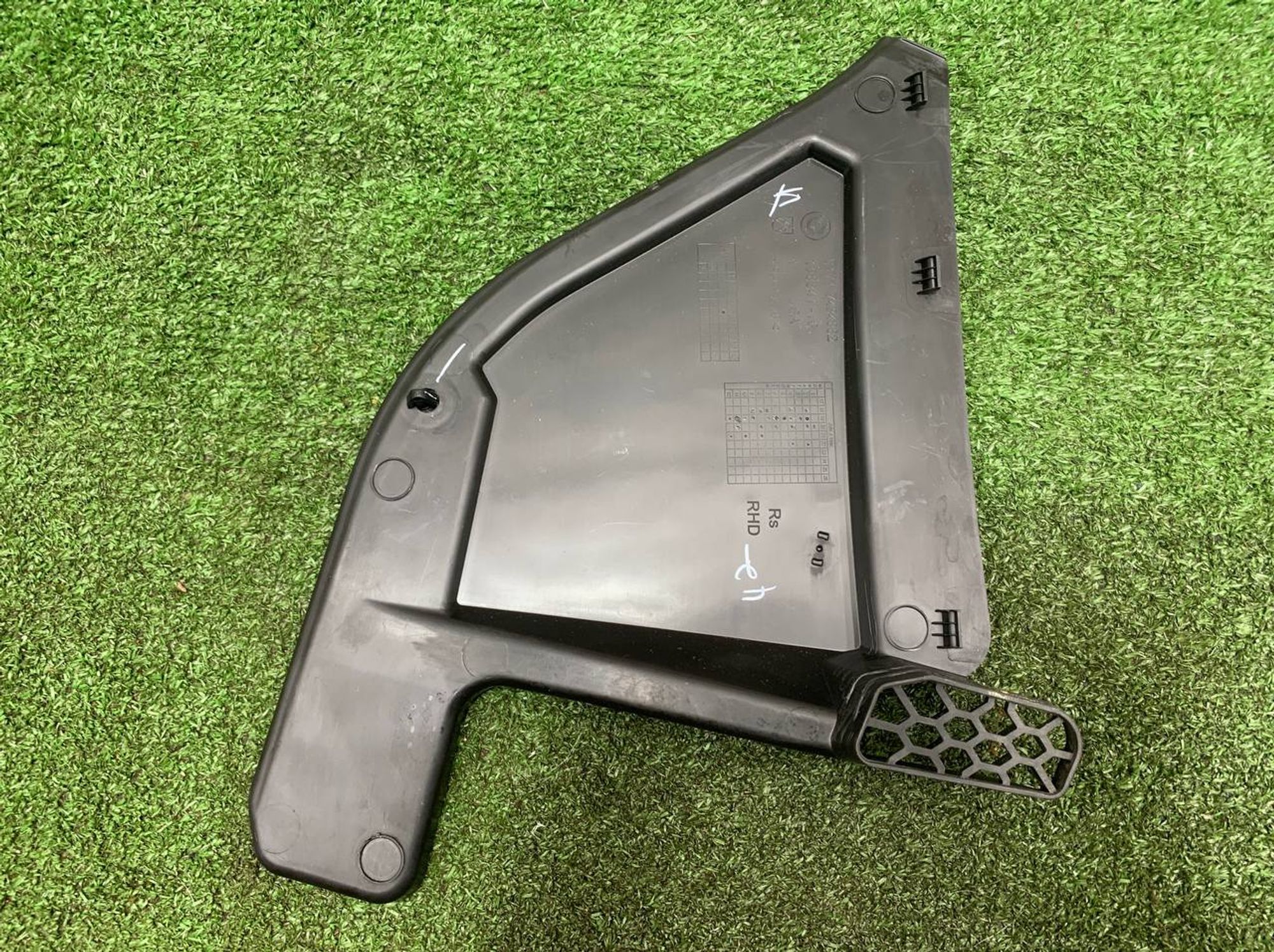 https://ycs.partsauto.market/partsauto-images/thmbs/userImages/h353NjtZg3VDP19b5HMt7LlpbQ93/part/237df4c7-5331-4637-a2c9-b30988ce084b_1724424476724.jpg